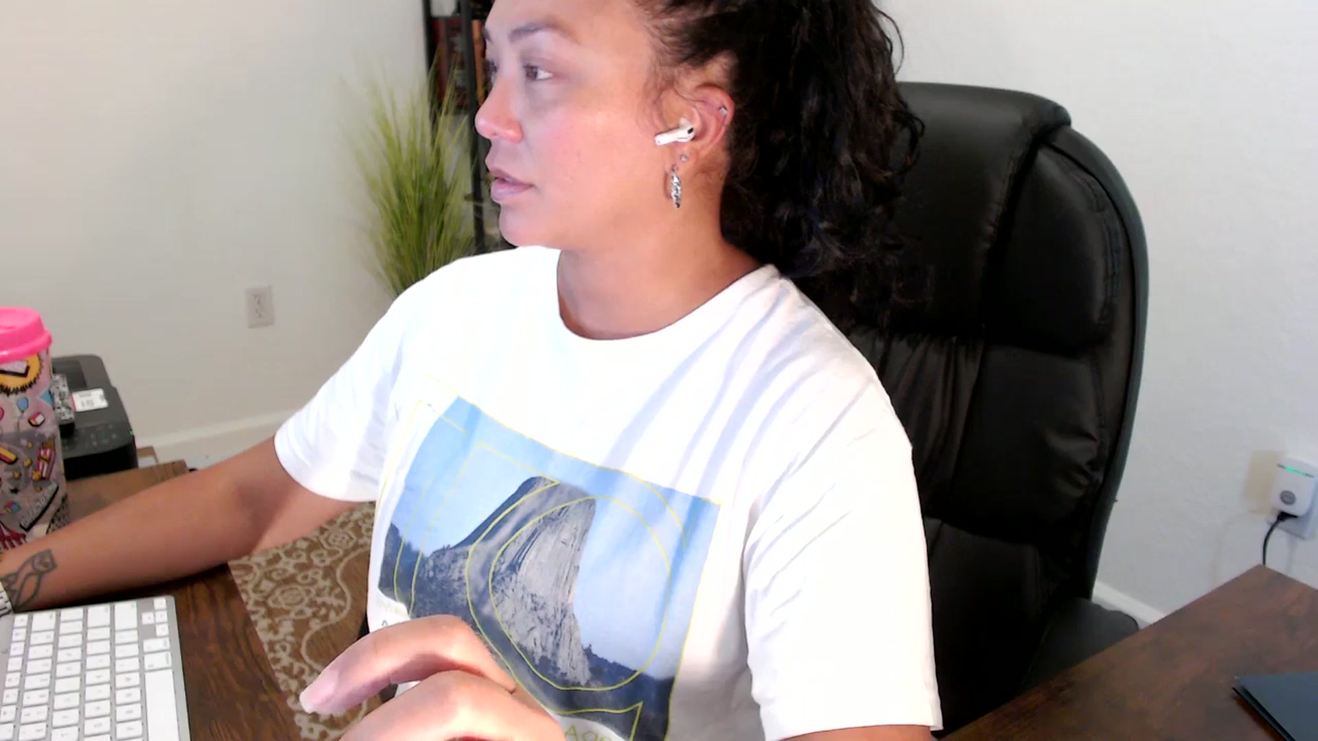Gallery image thumbnail from MickaylaStar's myfreecams stream on, 09/04/2025, 18:52 image 5 of 20