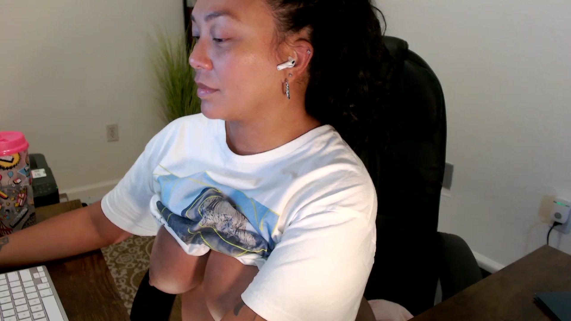 Gallery image thumbnail from MickaylaStar's myfreecams stream on, 09/04/2025, 18:52 image 17 of 20