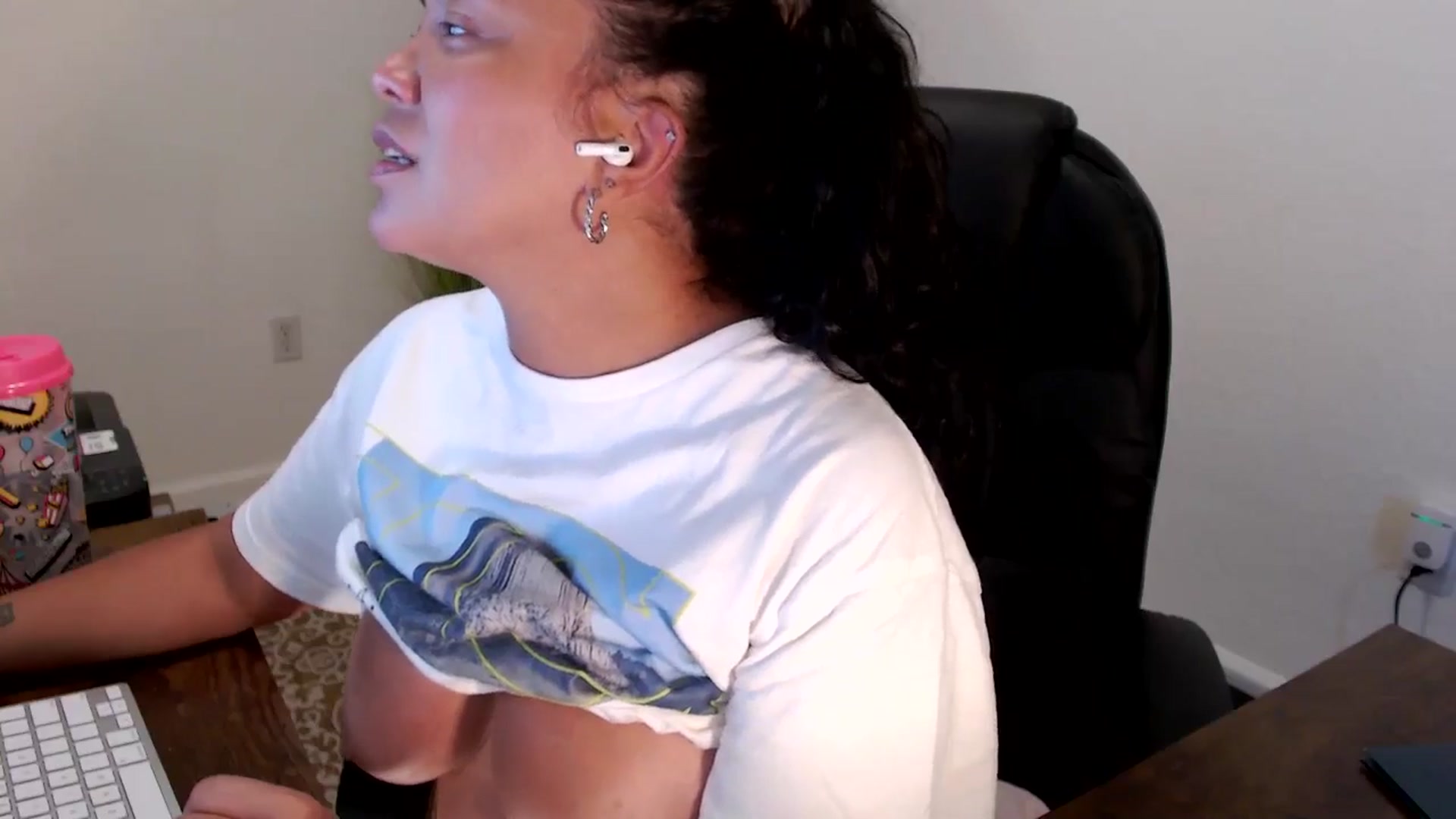 Gallery image thumbnail from MickaylaStar's myfreecams stream on, 09/04/2025, 18:52 image 19 of 20