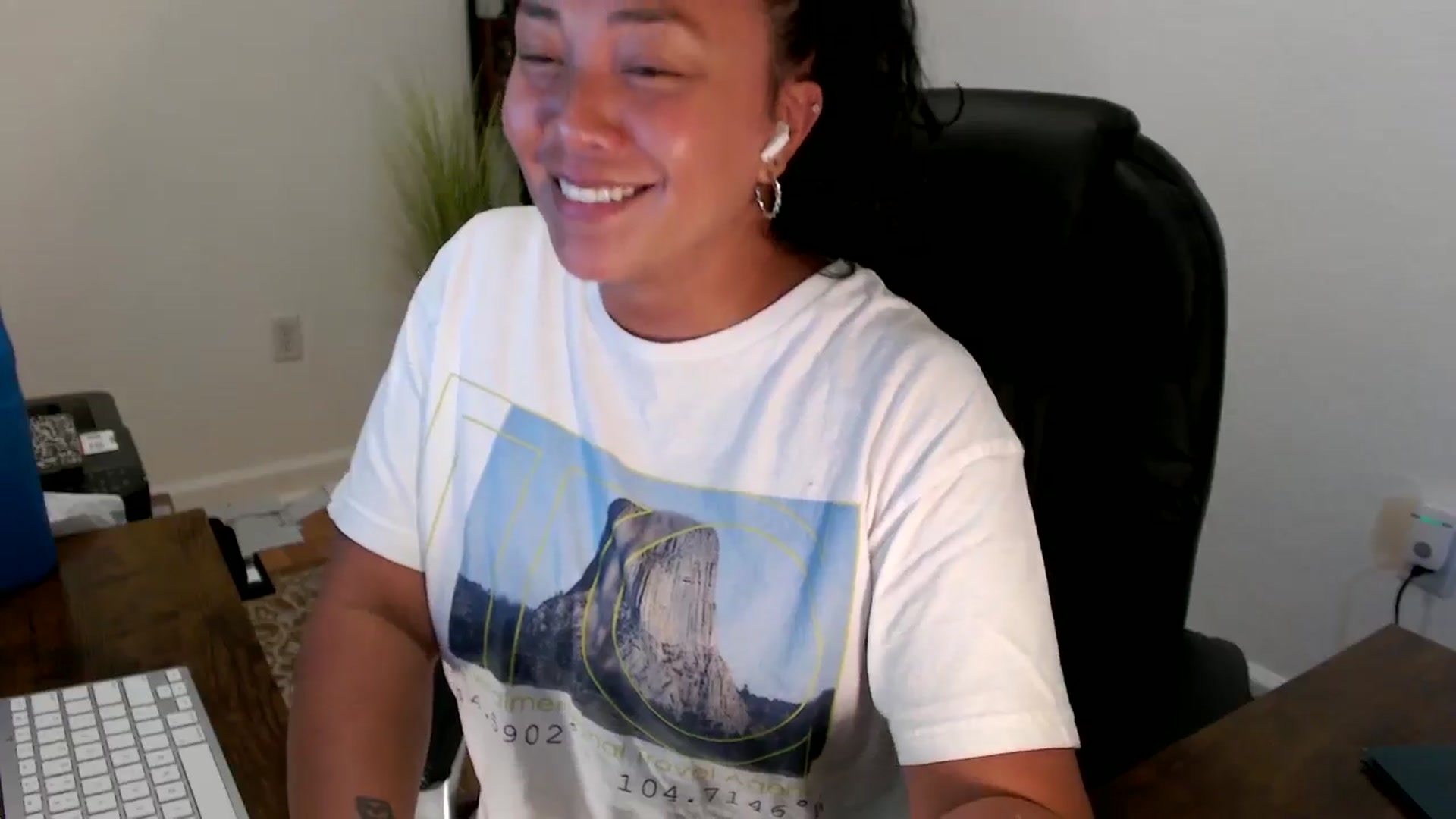 Gallery image thumbnail from MickaylaStar's myfreecams stream on, 09/04/2025, 19:13 image 19 of 20