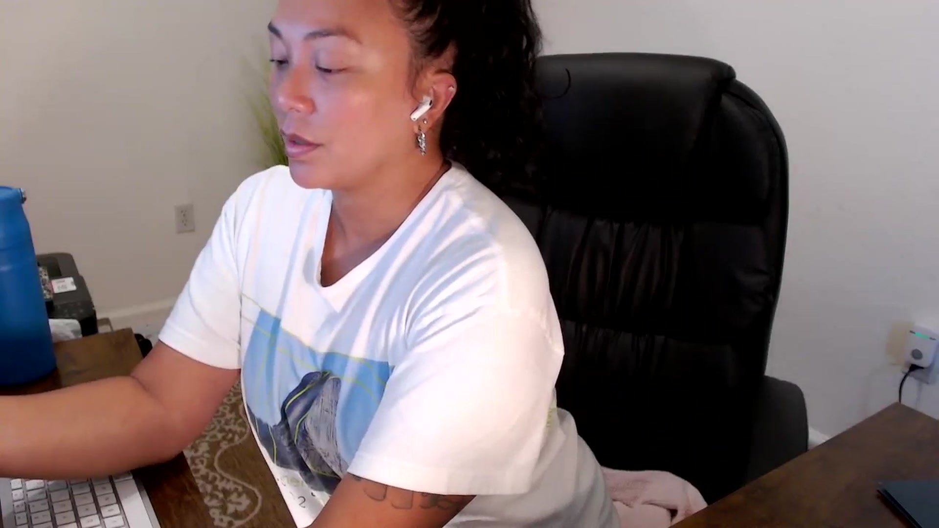 Gallery image thumbnail from MickaylaStar's myfreecams stream on, 09/04/2025, 19:46 image 4 of 20