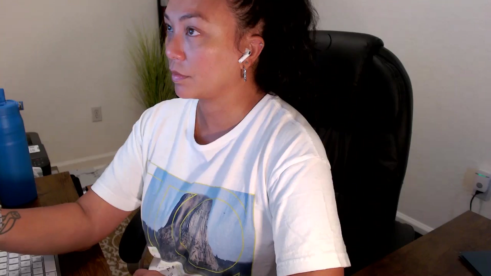 Gallery image thumbnail from MickaylaStar's myfreecams stream on, 09/04/2025, 19:46 image 14 of 20