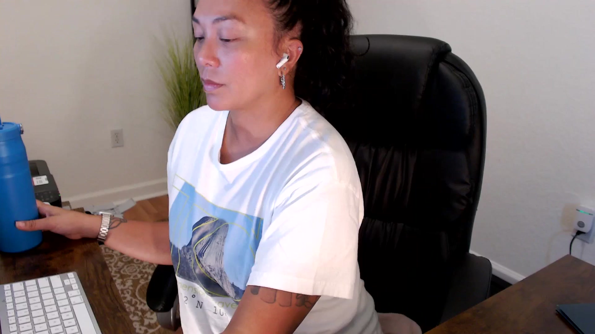 Gallery image thumbnail from MickaylaStar's myfreecams stream on, 09/04/2025, 19:46 image 7 of 20
