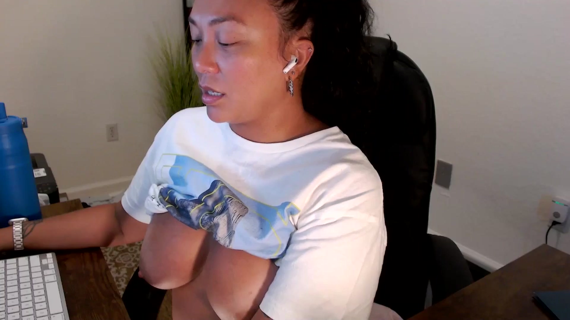 Gallery image thumbnail from MickaylaStar's myfreecams stream on, 09/04/2025, 19:46 image 9 of 20