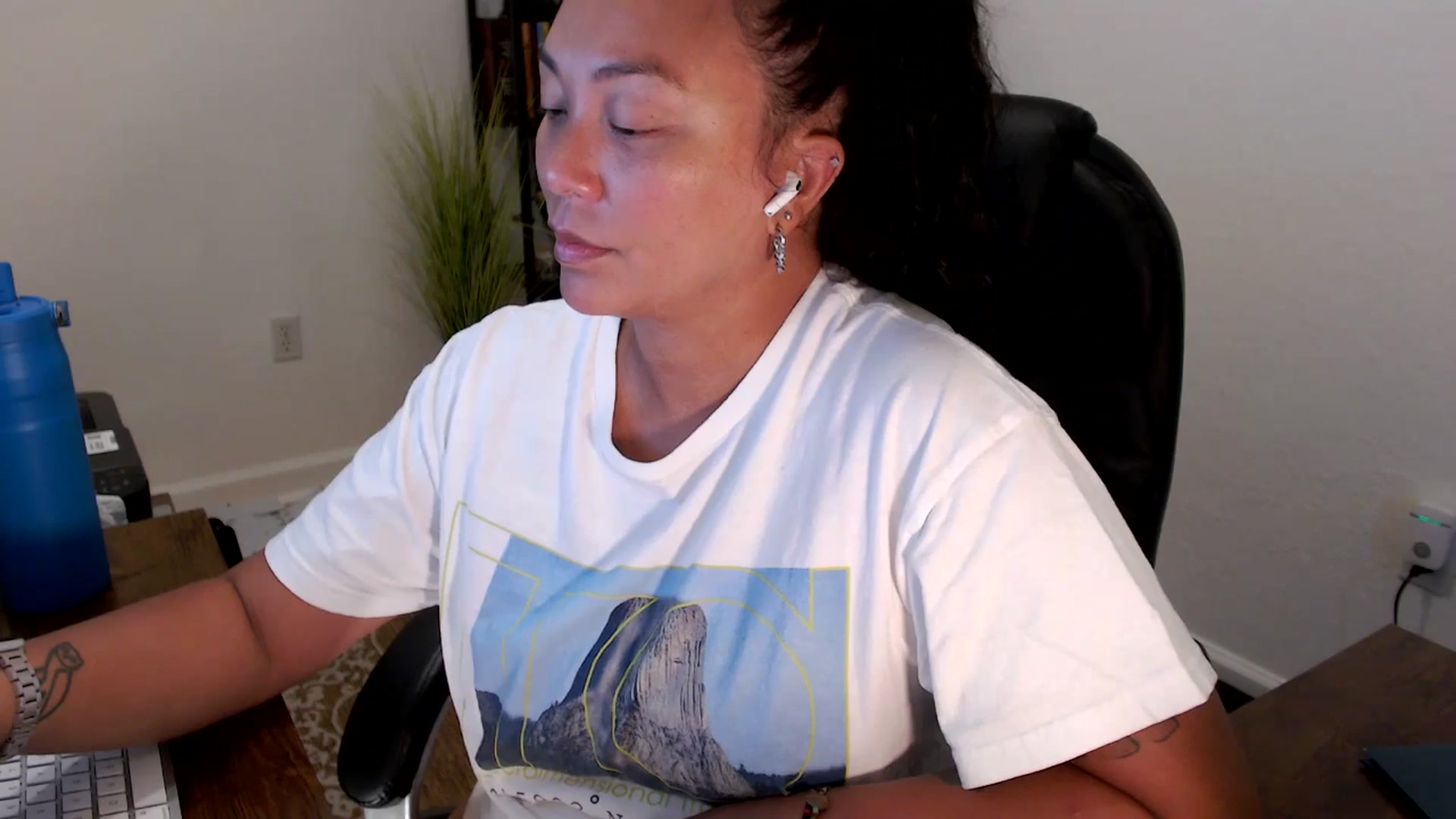 Gallery image thumbnail from MickaylaStar's myfreecams stream on, 09/04/2025, 19:46 image 17 of 20