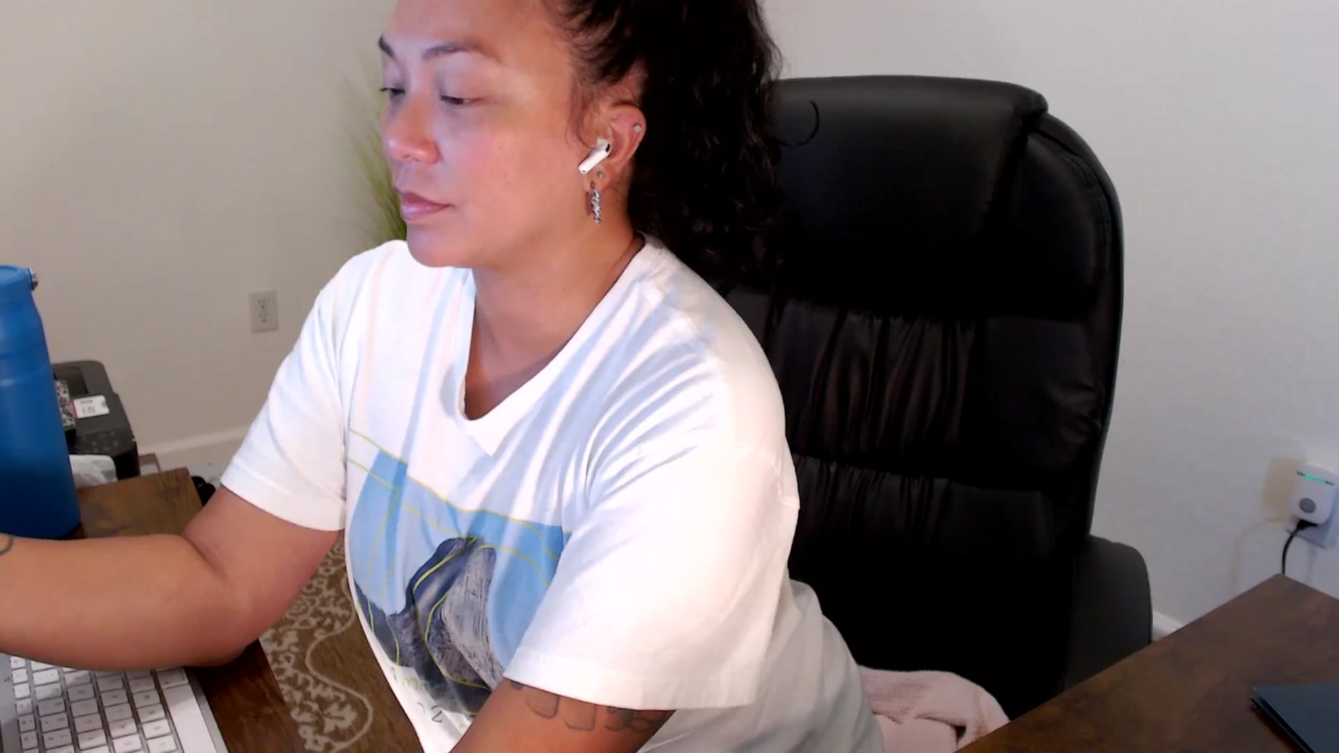 Gallery image thumbnail from MickaylaStar's myfreecams stream on, 09/04/2025, 19:46 image 5 of 20