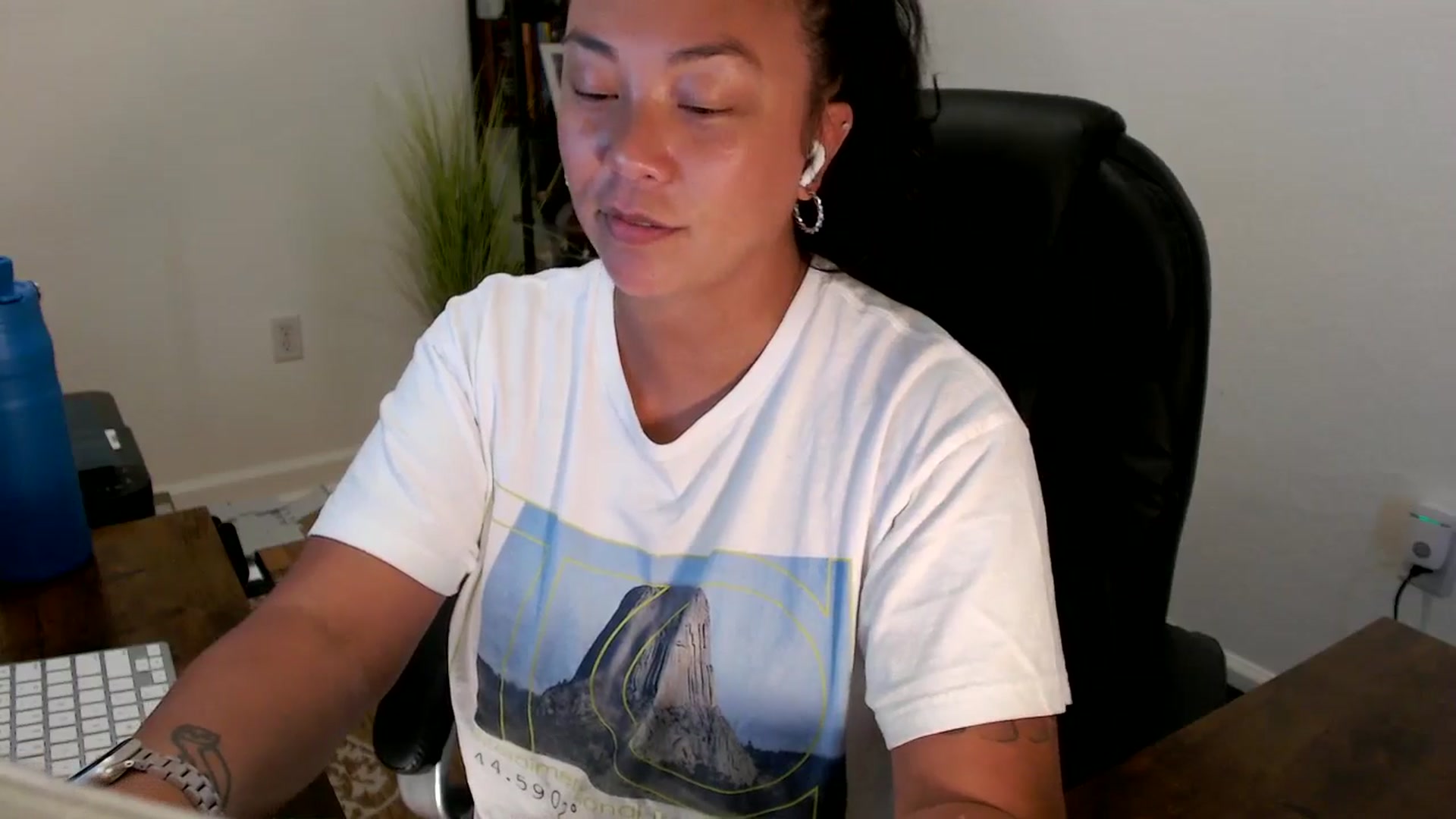 Gallery image thumbnail from MickaylaStar's myfreecams stream on, 09/04/2025, 21:21 image 7 of 20