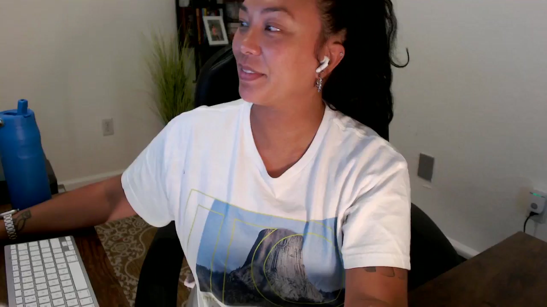 Gallery image thumbnail from MickaylaStar's myfreecams stream on, 09/04/2025, 21:21 image 14 of 20