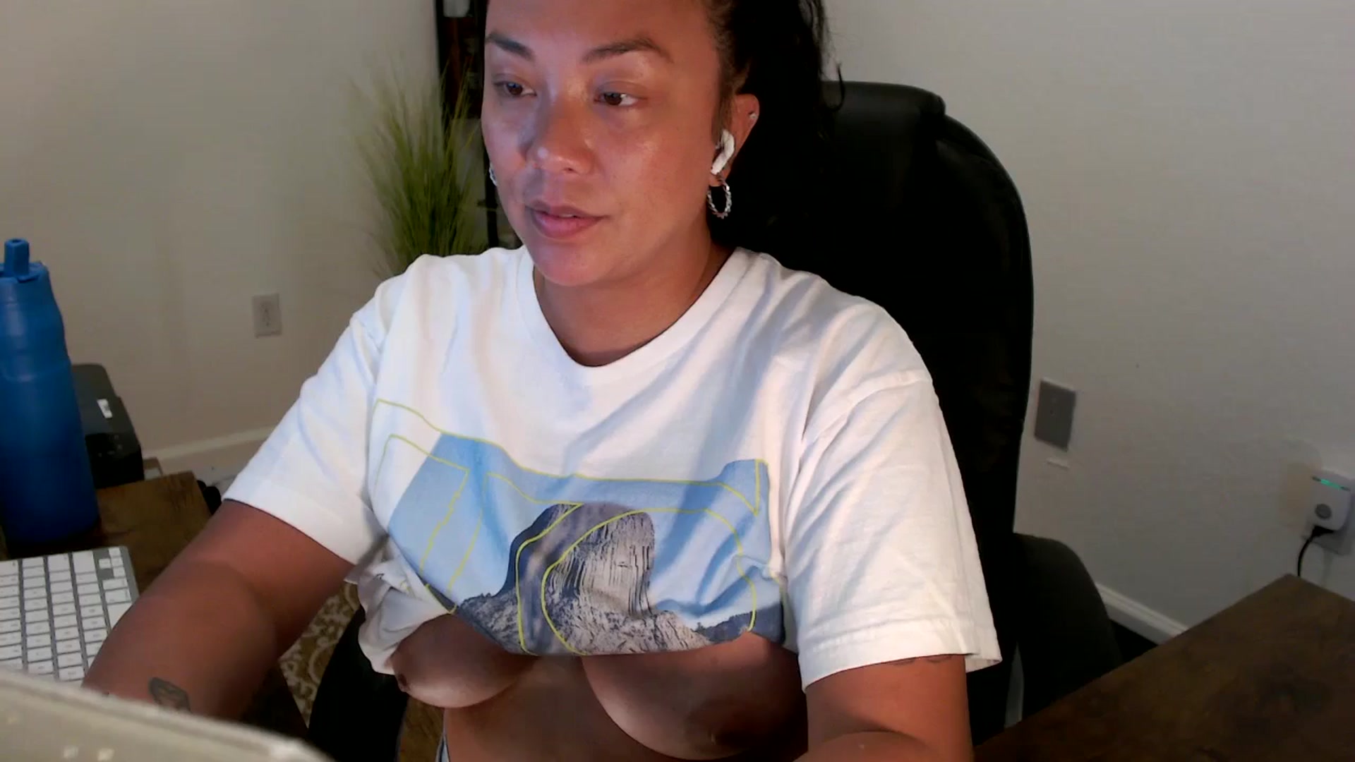 Gallery image thumbnail from MickaylaStar's myfreecams stream on, 09/04/2025, 21:21 image 18 of 20