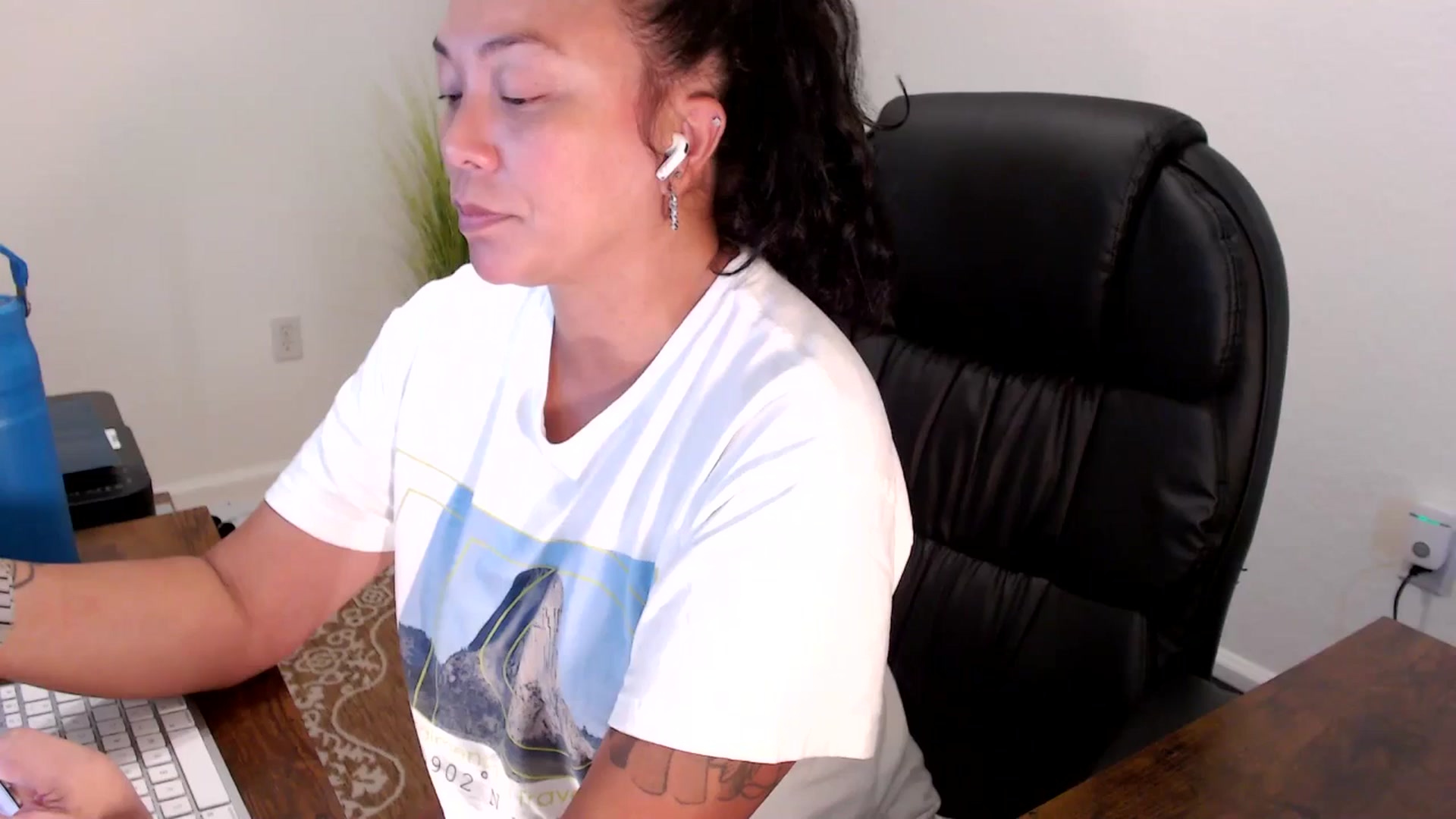 Gallery image thumbnail from MickaylaStar's myfreecams stream on, 09/04/2025, 21:21 image 1 of 20