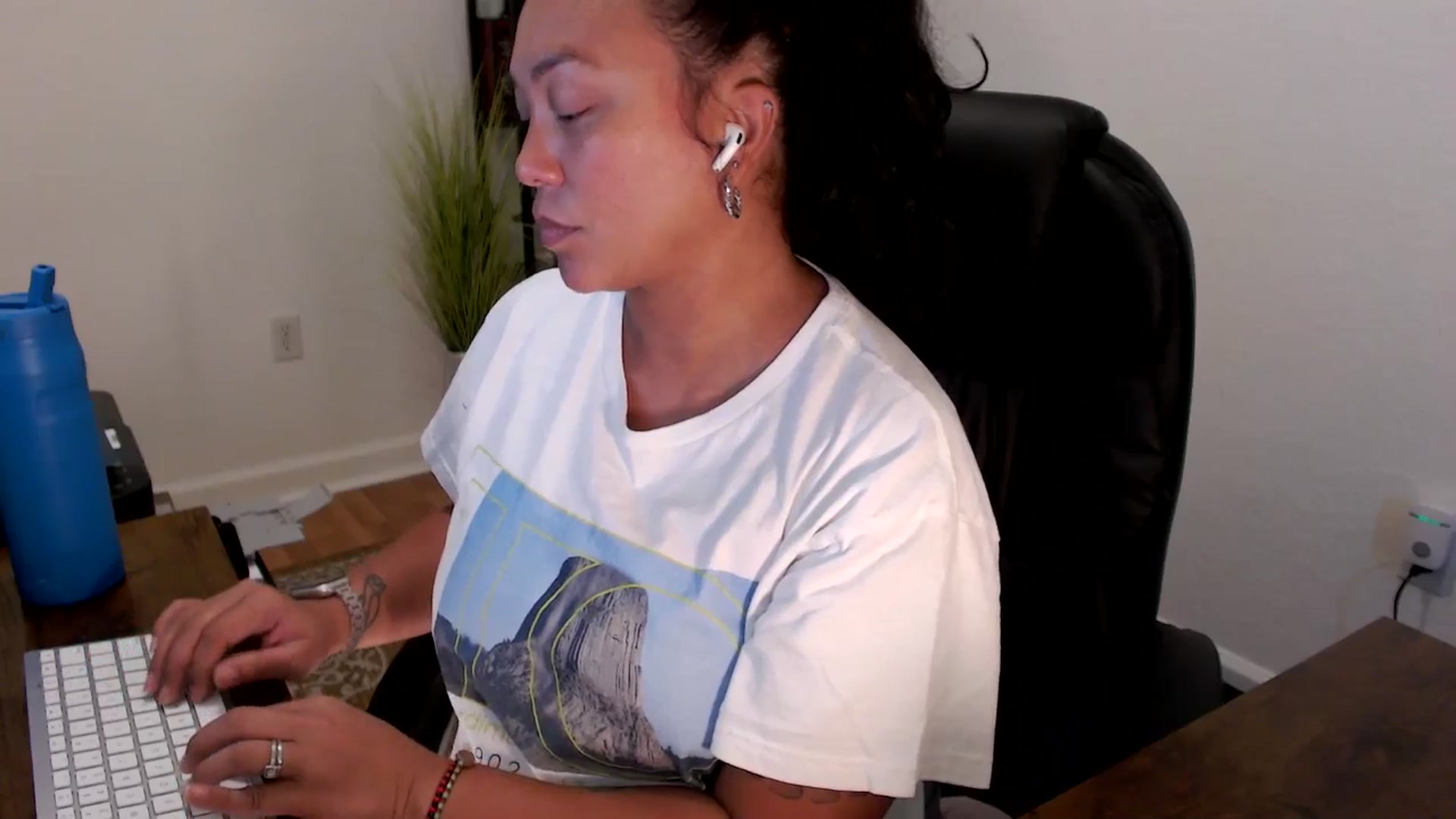 Gallery image thumbnail from MickaylaStar's myfreecams stream on, 09/04/2025, 21:21 image 12 of 20