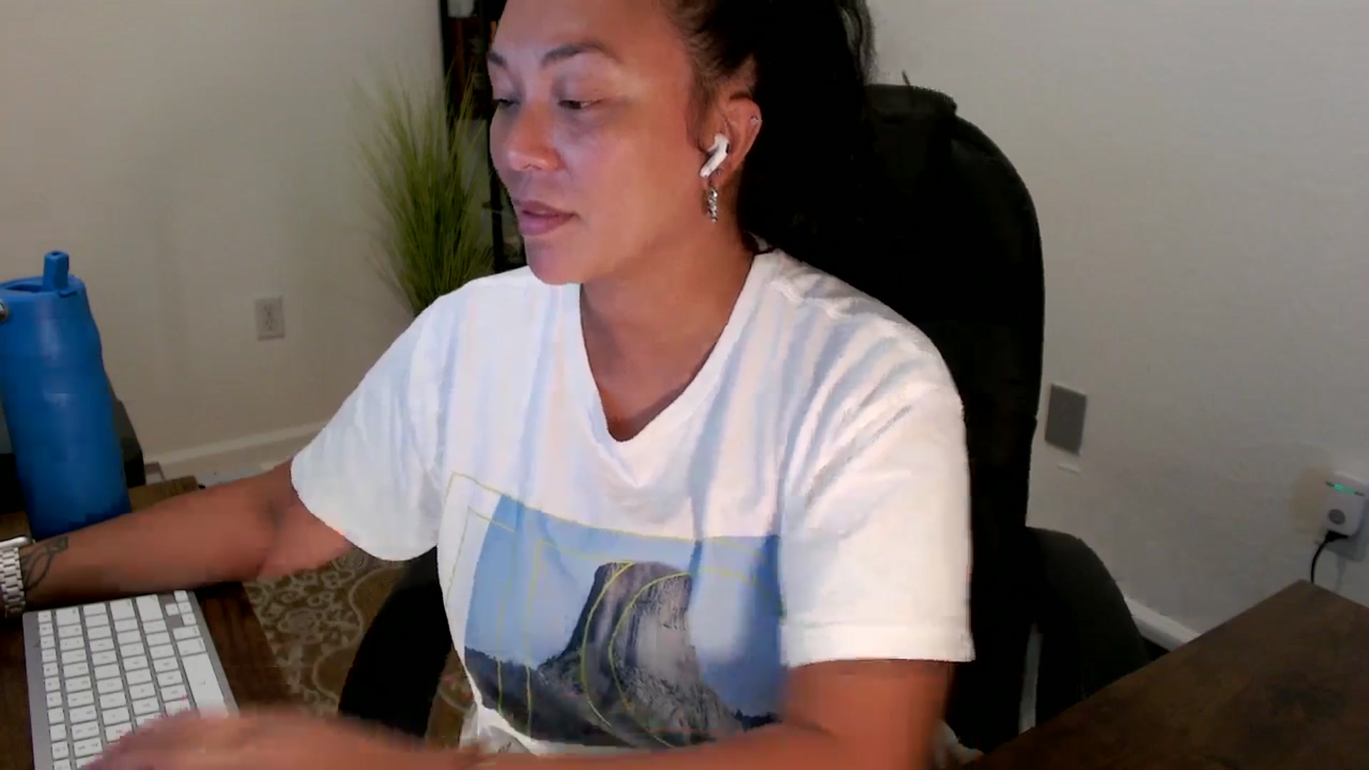 Gallery image thumbnail from MickaylaStar's myfreecams stream on, 09/04/2025, 21:21 image 13 of 20
