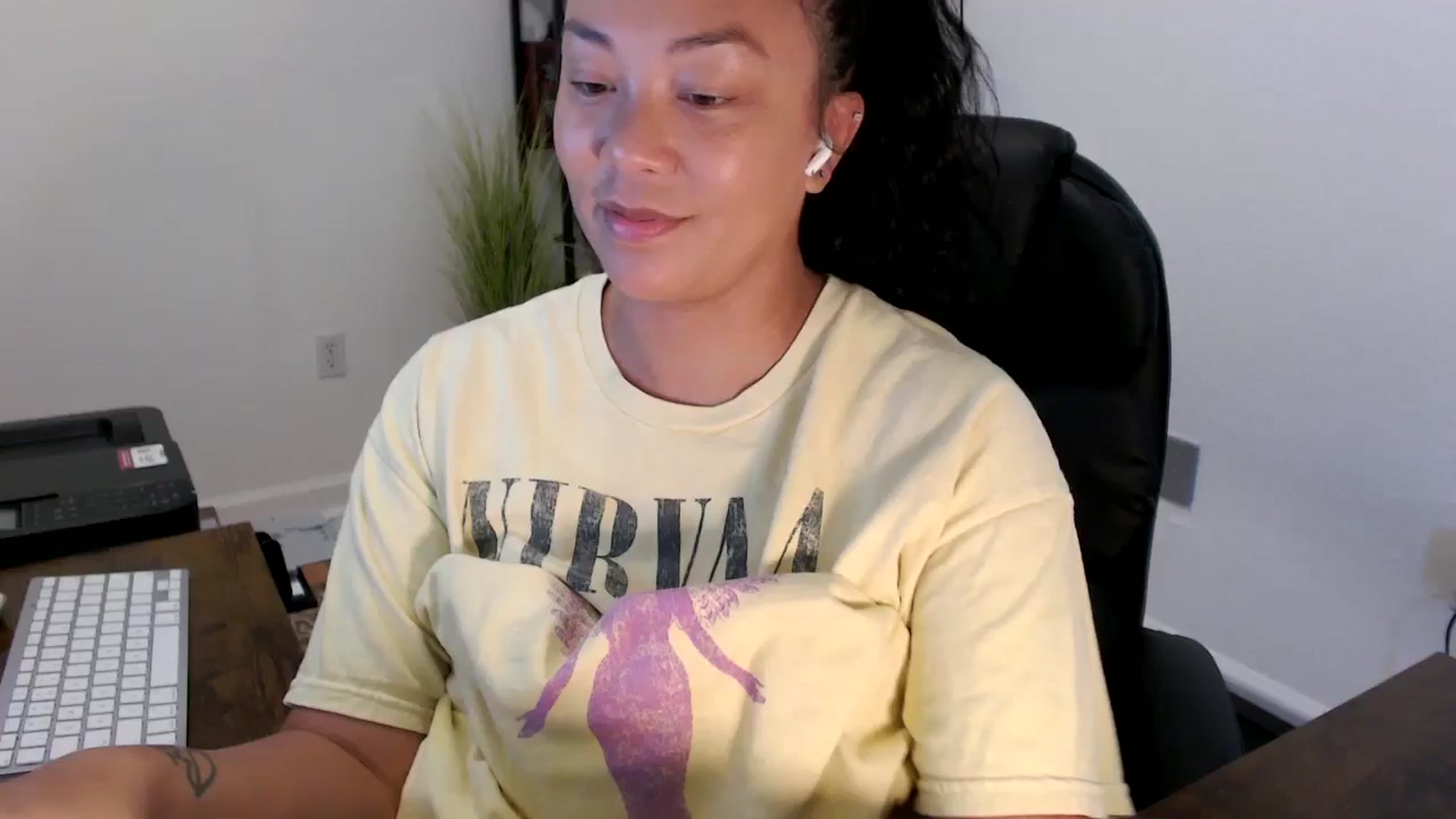 Gallery image thumbnail from MickaylaStar's myfreecams stream on, 09/05/2025, 14:42 image 1 of 20
