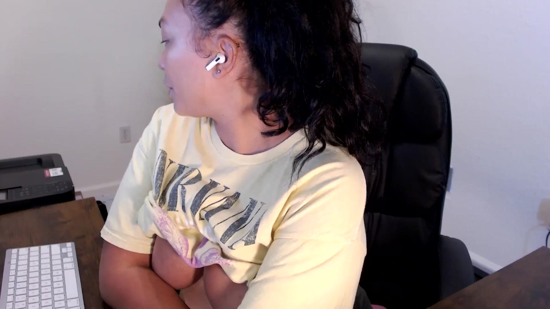 Gallery image thumbnail from MickaylaStar's myfreecams stream on, 09/05/2025, 14:42 image 4 of 20
