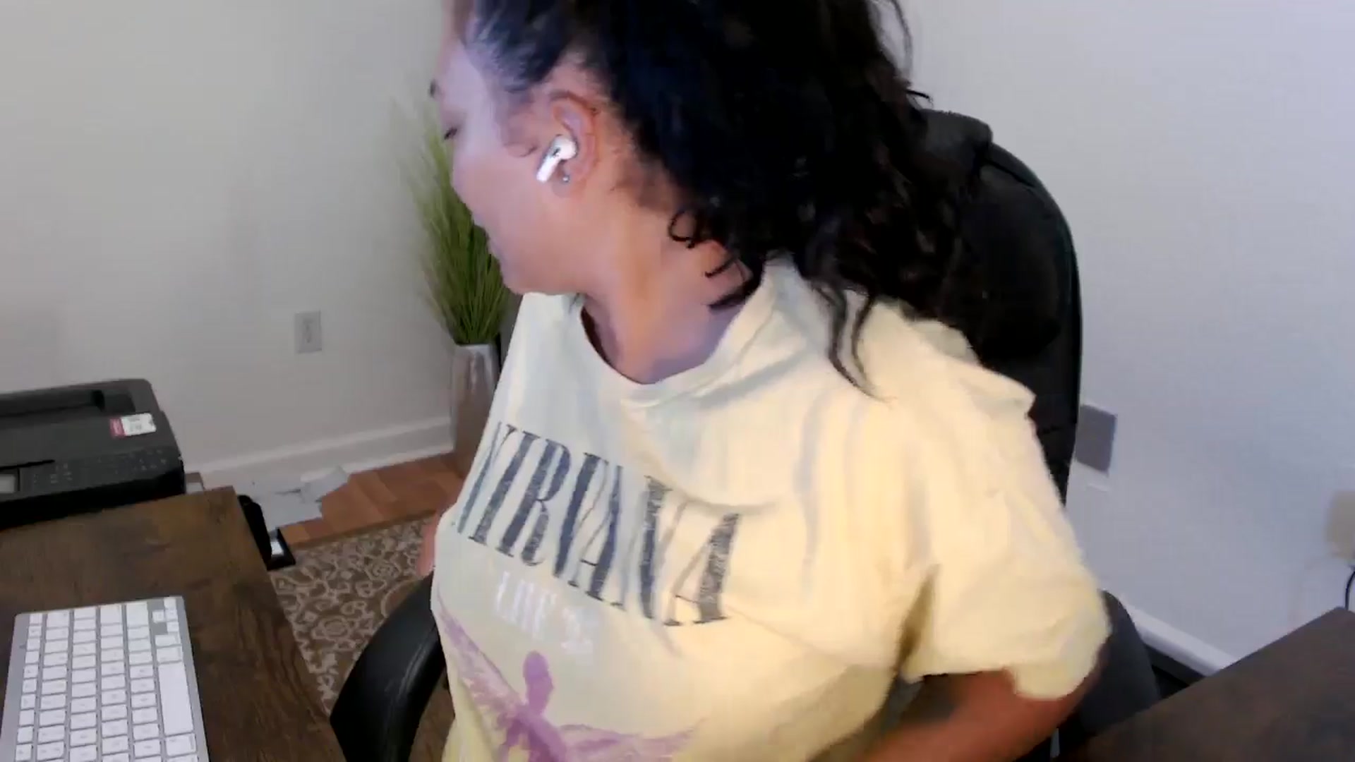 Gallery image thumbnail from MickaylaStar's myfreecams stream on, 09/05/2025, 14:42 image 9 of 20