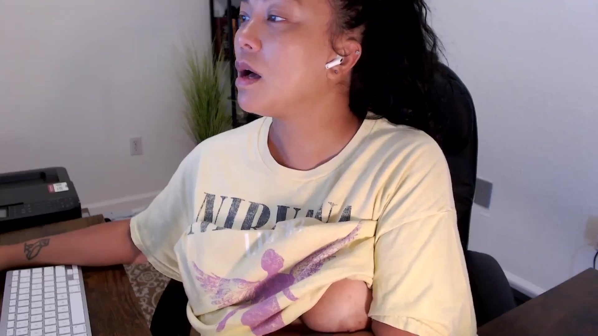 Gallery image thumbnail from MickaylaStar's myfreecams stream on, 09/05/2025, 14:42 image 10 of 20