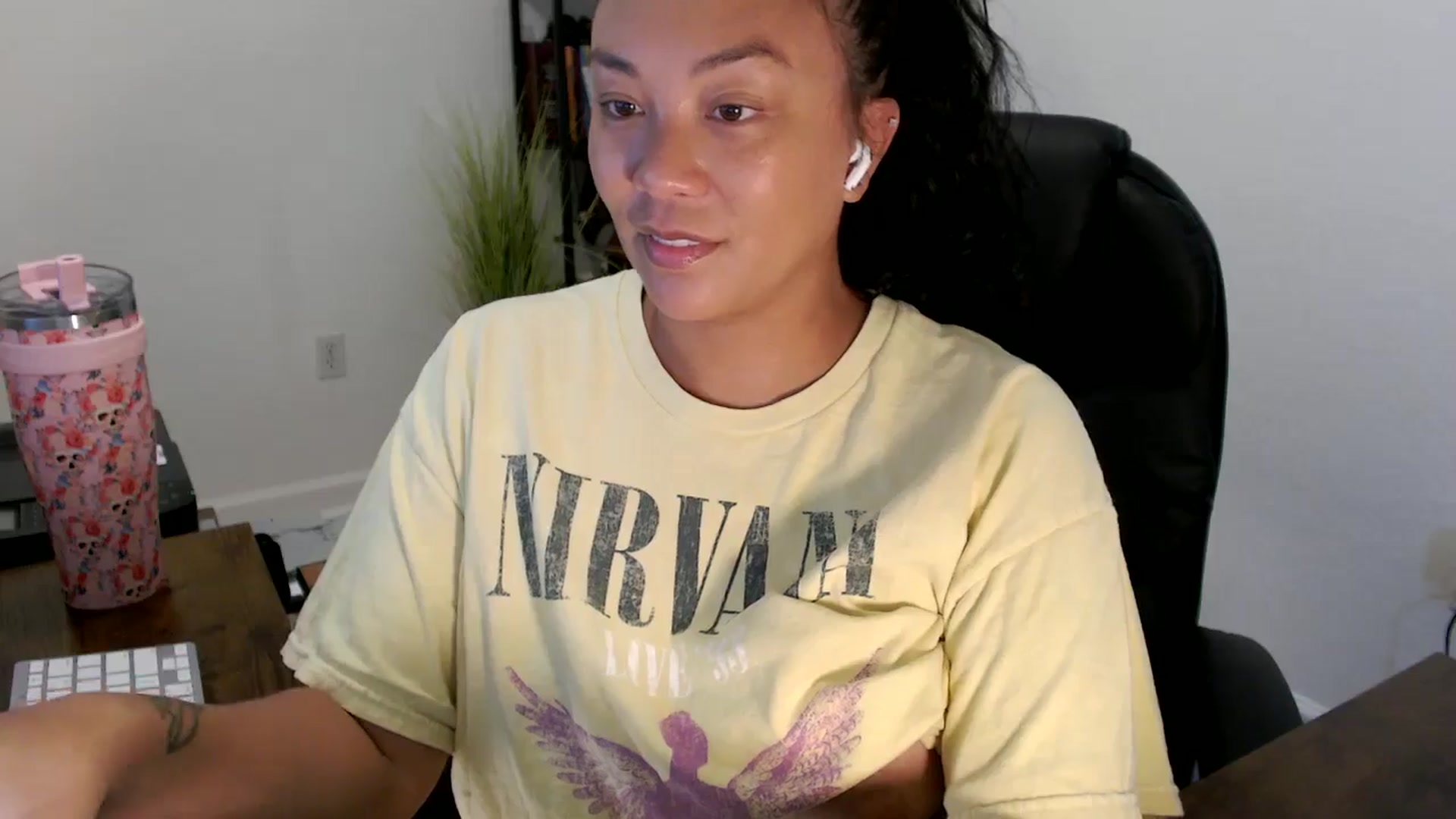 Gallery image thumbnail from MickaylaStar's myfreecams stream on, 09/05/2025, 15:26 image 19 of 20