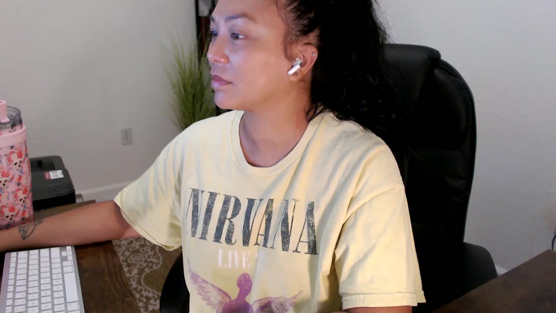 Gallery image thumbnail from MickaylaStar's myfreecams stream on, 09/05/2025, 15:26 image 13 of 20