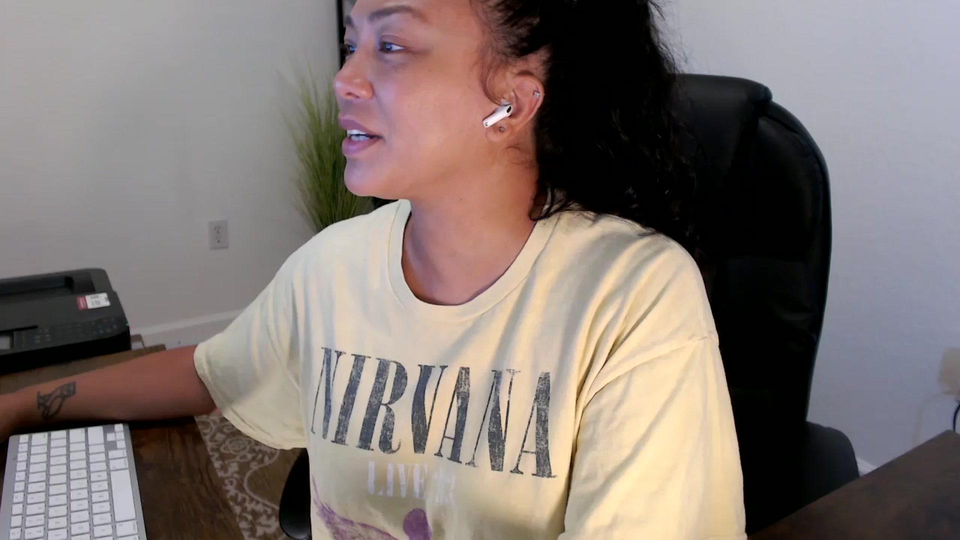 Gallery image thumbnail from MickaylaStar's myfreecams stream on, 09/05/2025, 15:26 image 1 of 20