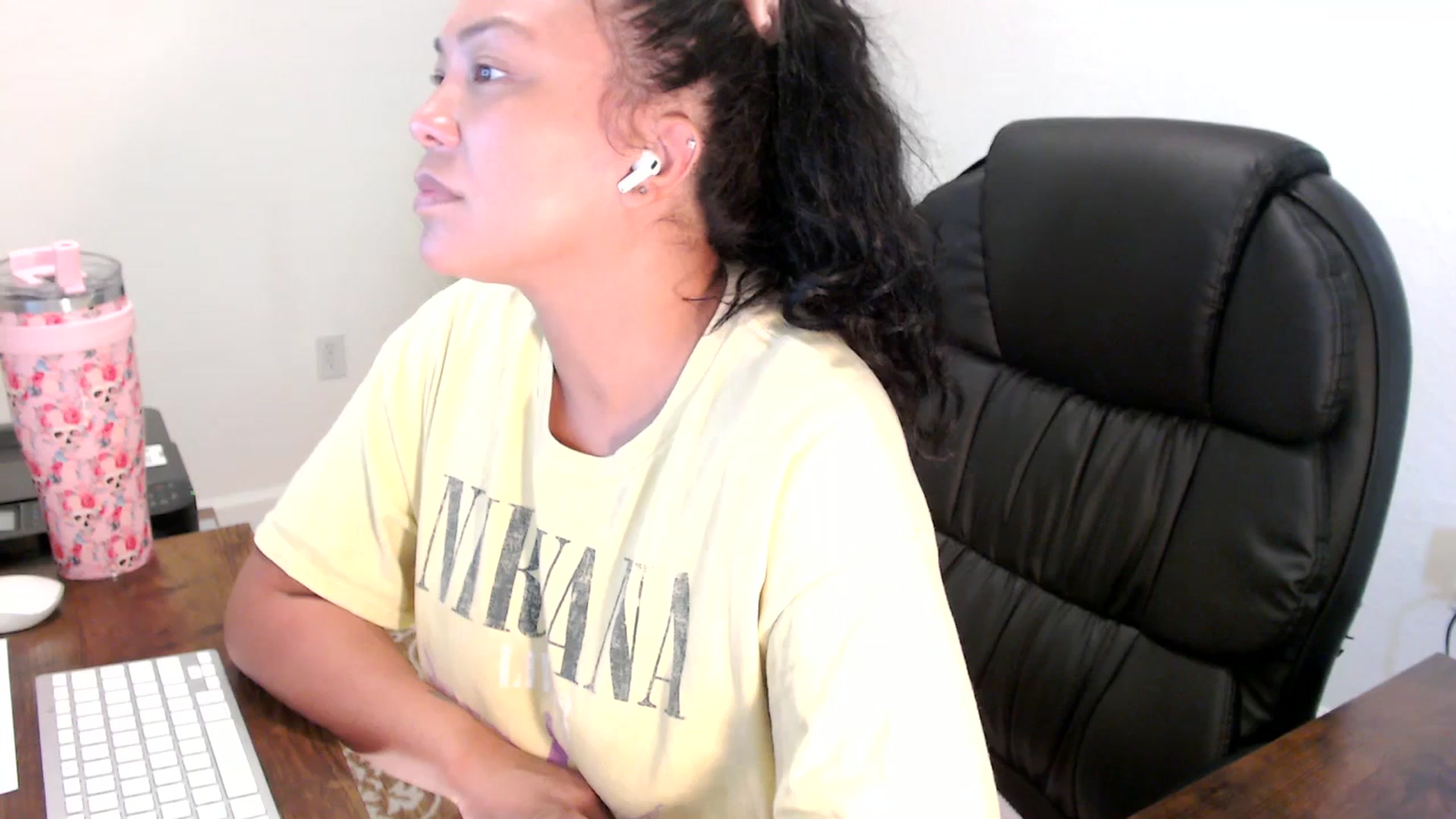 Gallery image thumbnail from MickaylaStar's myfreecams stream on, 09/05/2025, 15:52 image 3 of 20