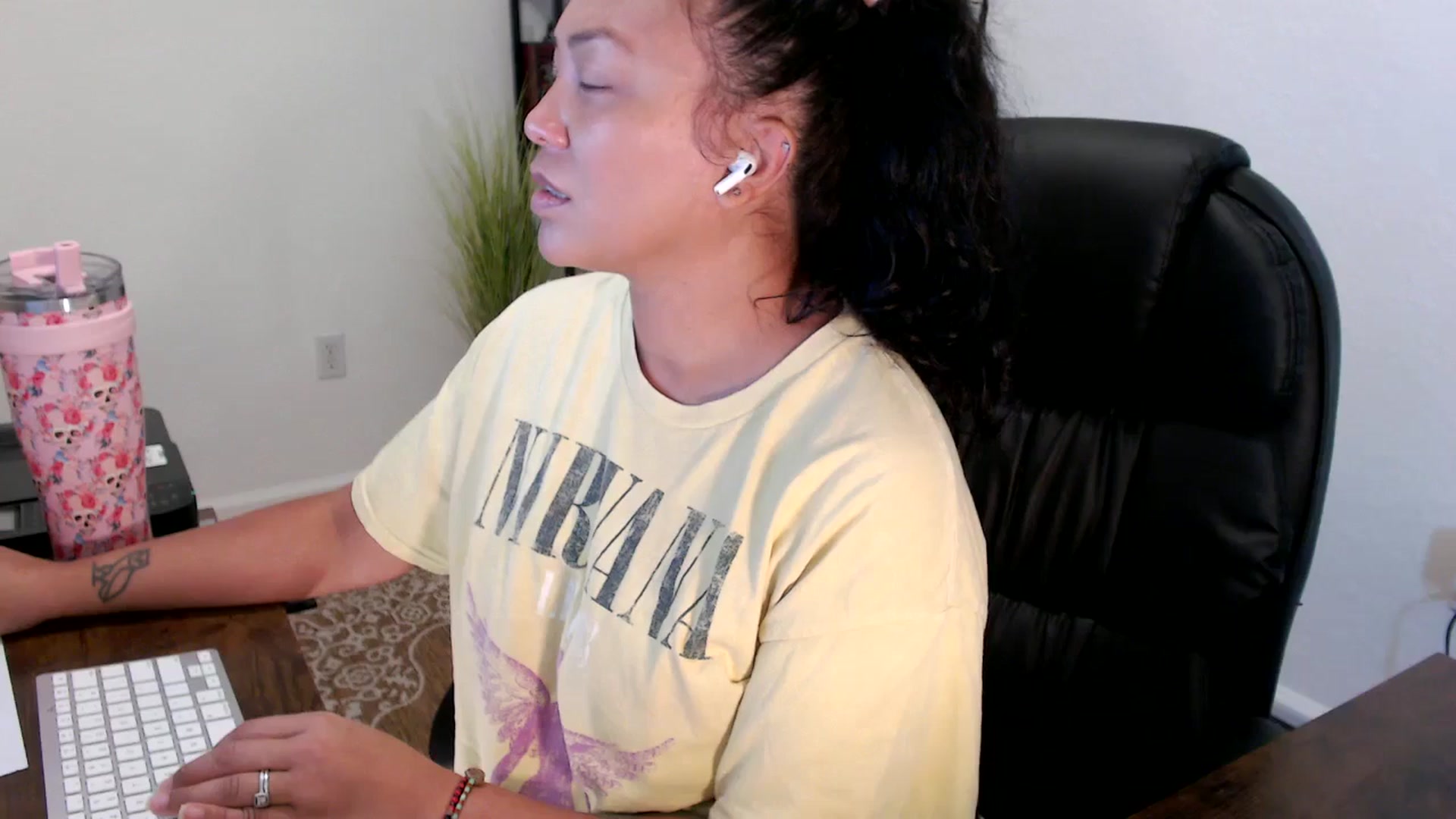 Gallery image thumbnail from MickaylaStar's myfreecams stream on, 09/05/2025, 15:52 image 8 of 20