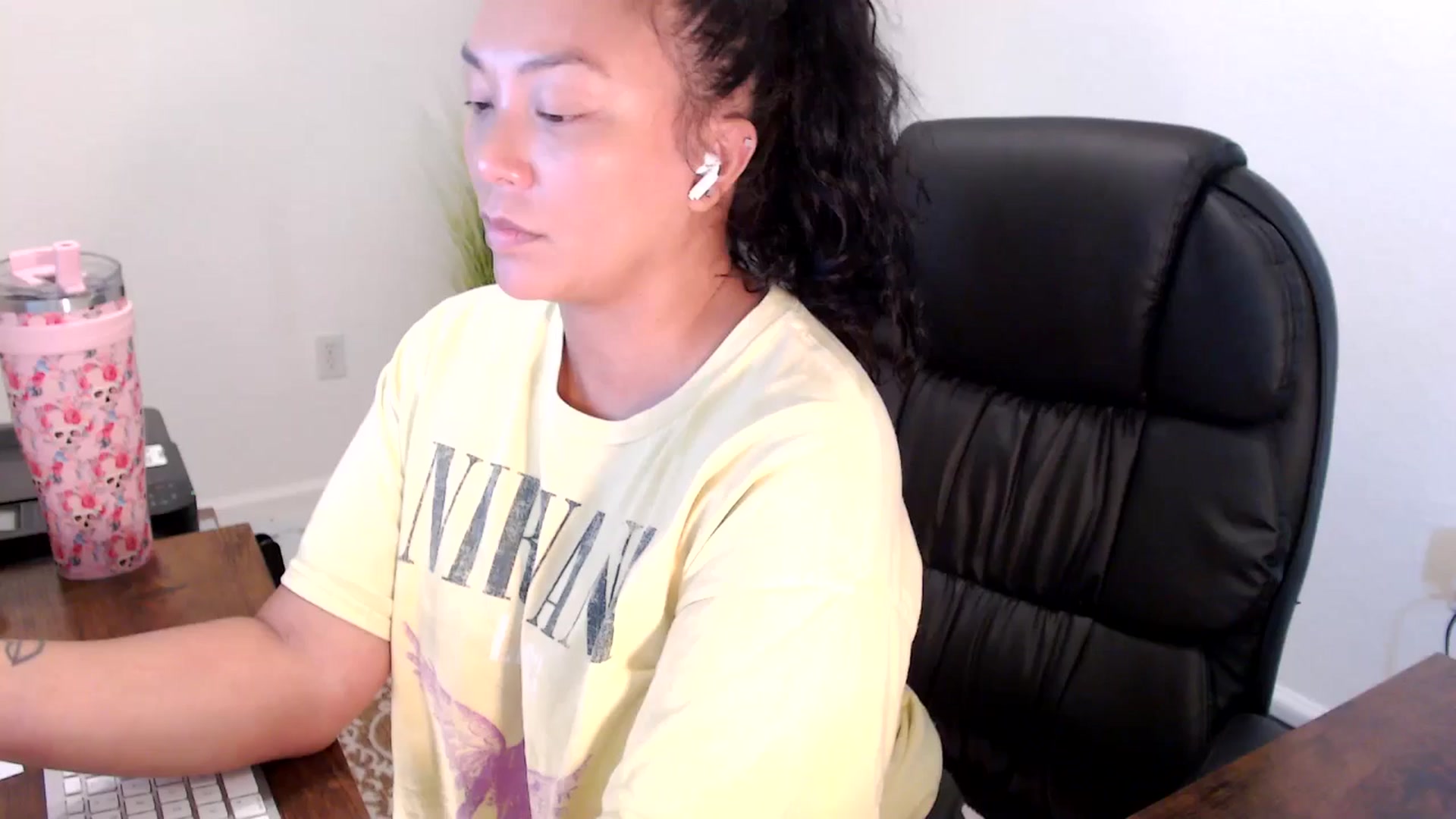 Gallery image thumbnail from MickaylaStar's myfreecams stream on, 09/05/2025, 15:52 image 10 of 20