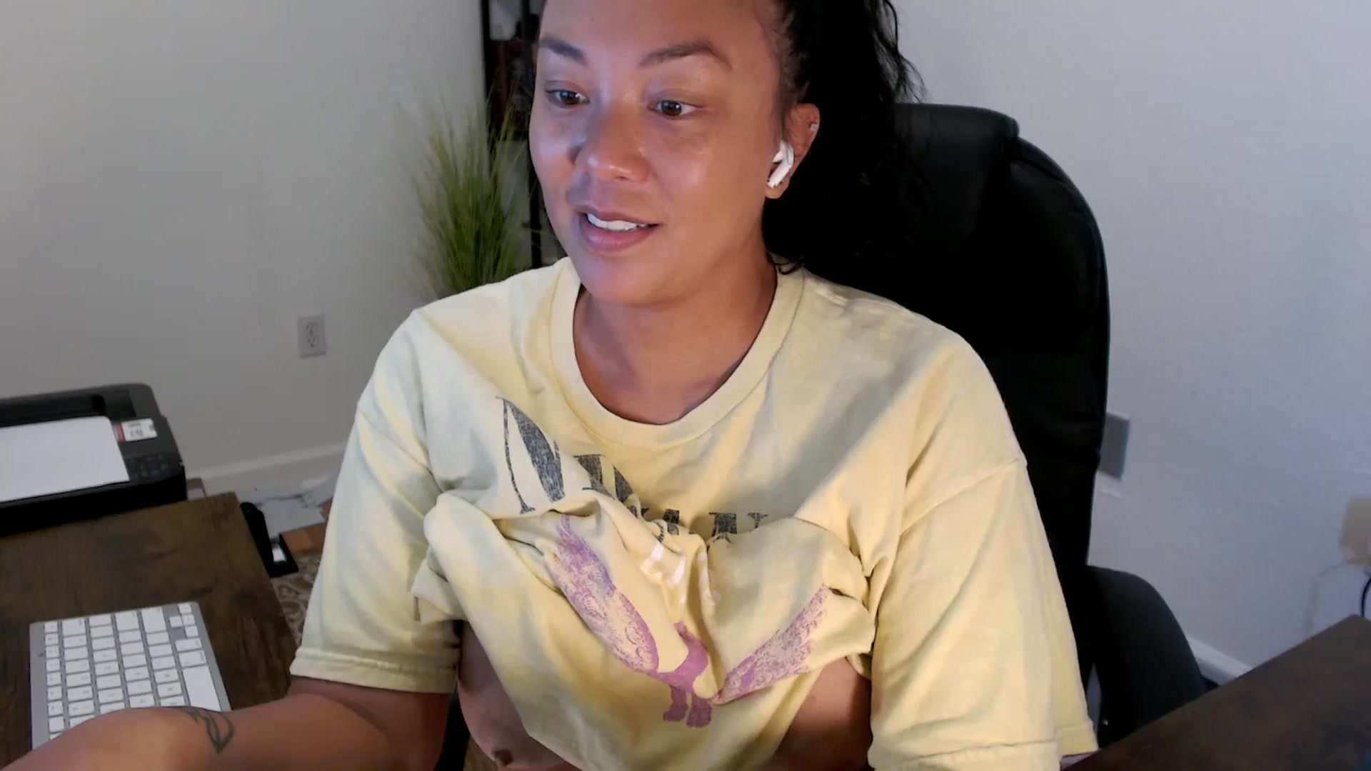 Gallery image thumbnail from MickaylaStar's myfreecams stream on, 09/05/2025, 15:52 image 20 of 20