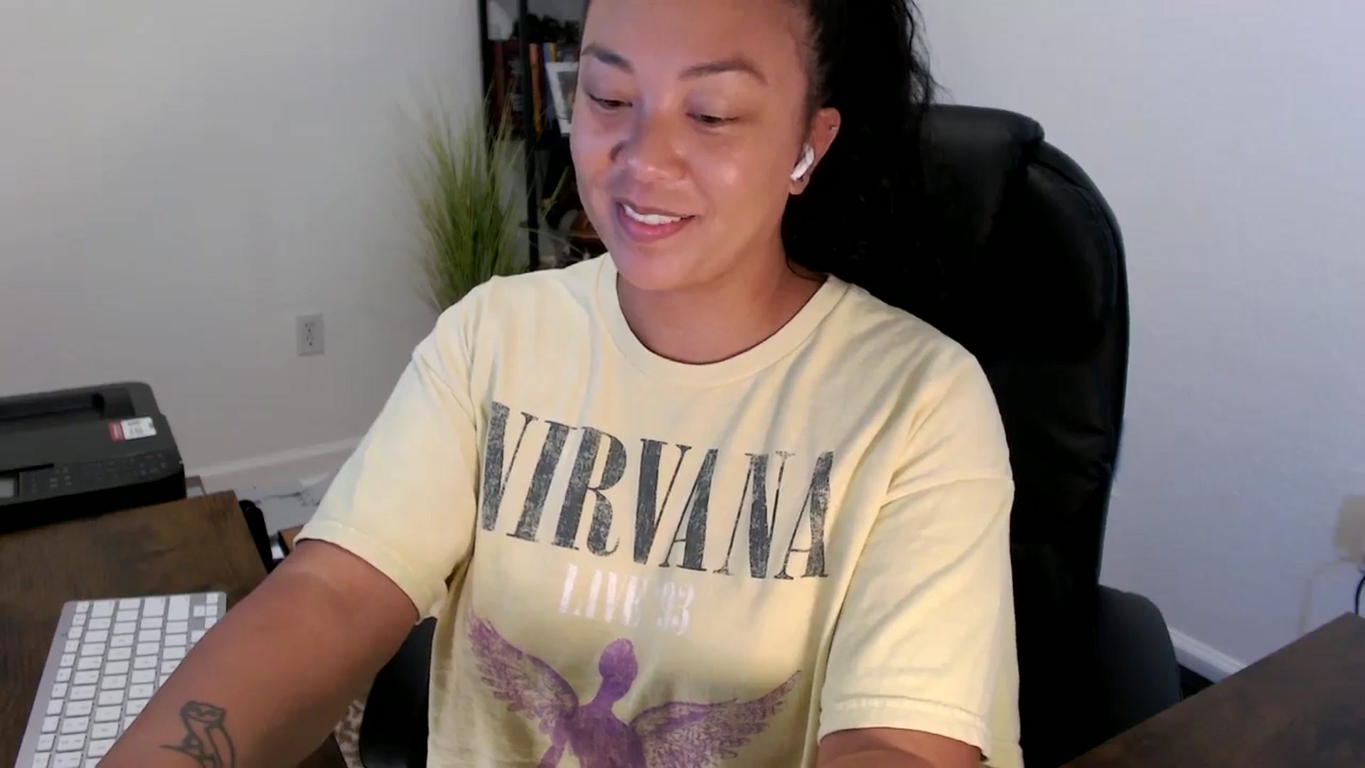 Gallery image thumbnail from MickaylaStar's myfreecams stream on, 09/05/2025, 16:46 image 8 of 20