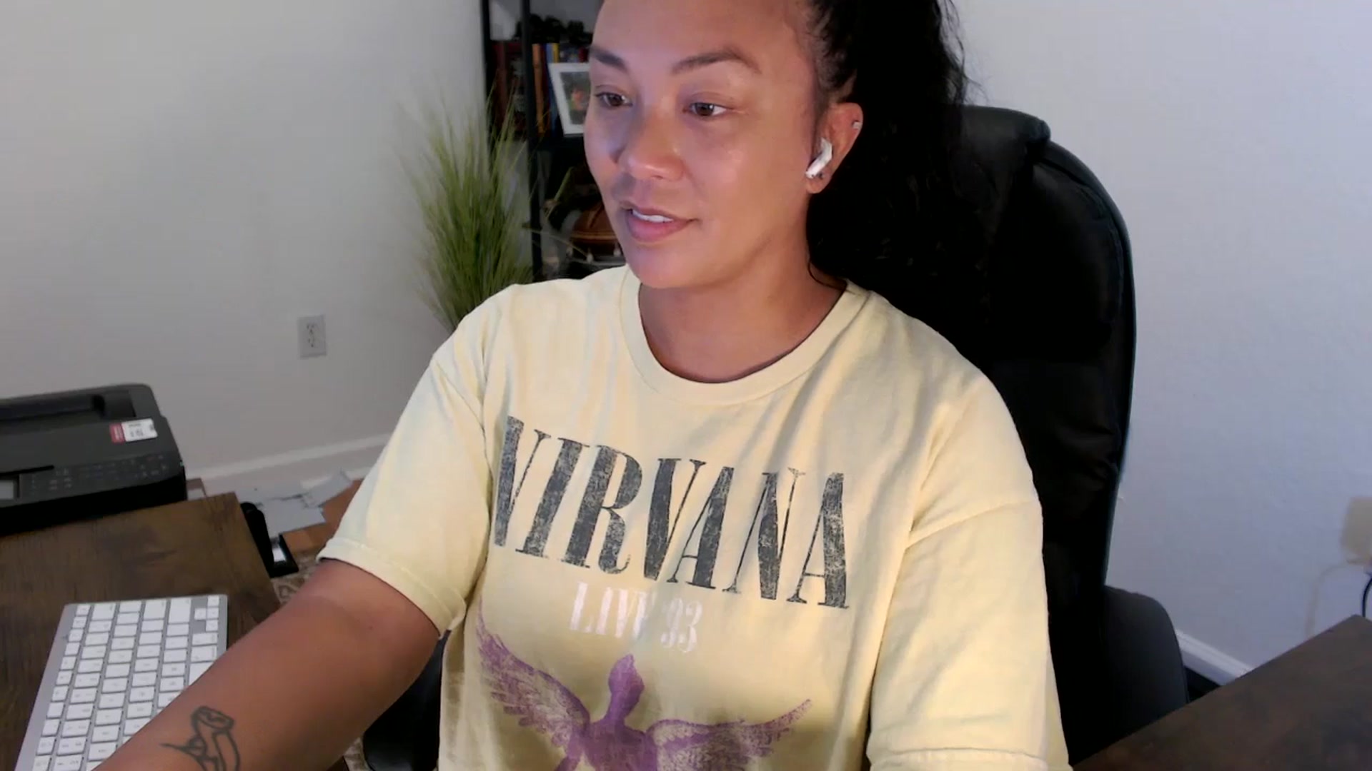 Gallery image thumbnail from MickaylaStar's myfreecams stream on, 09/05/2025, 16:46 image 9 of 20