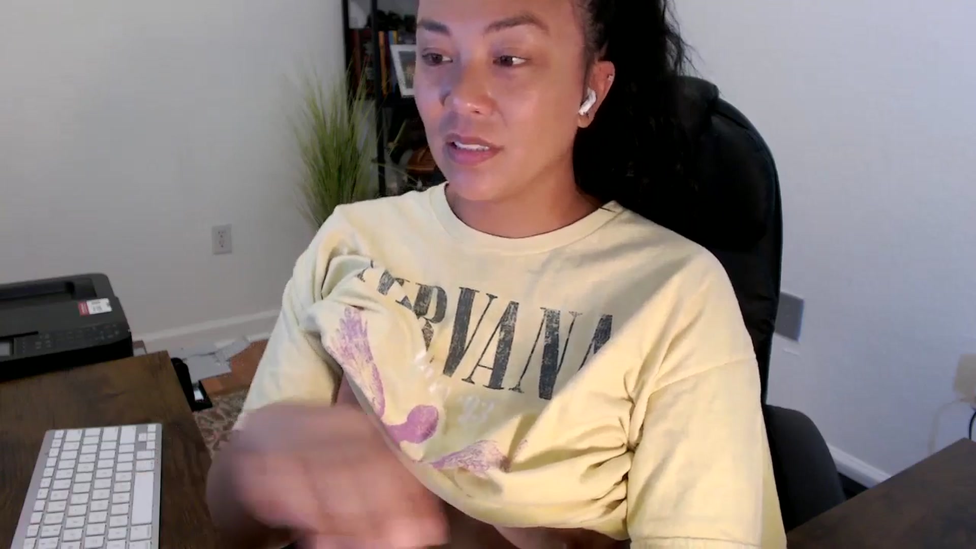 Gallery image thumbnail from MickaylaStar's myfreecams stream on, 09/05/2025, 16:46 image 3 of 20