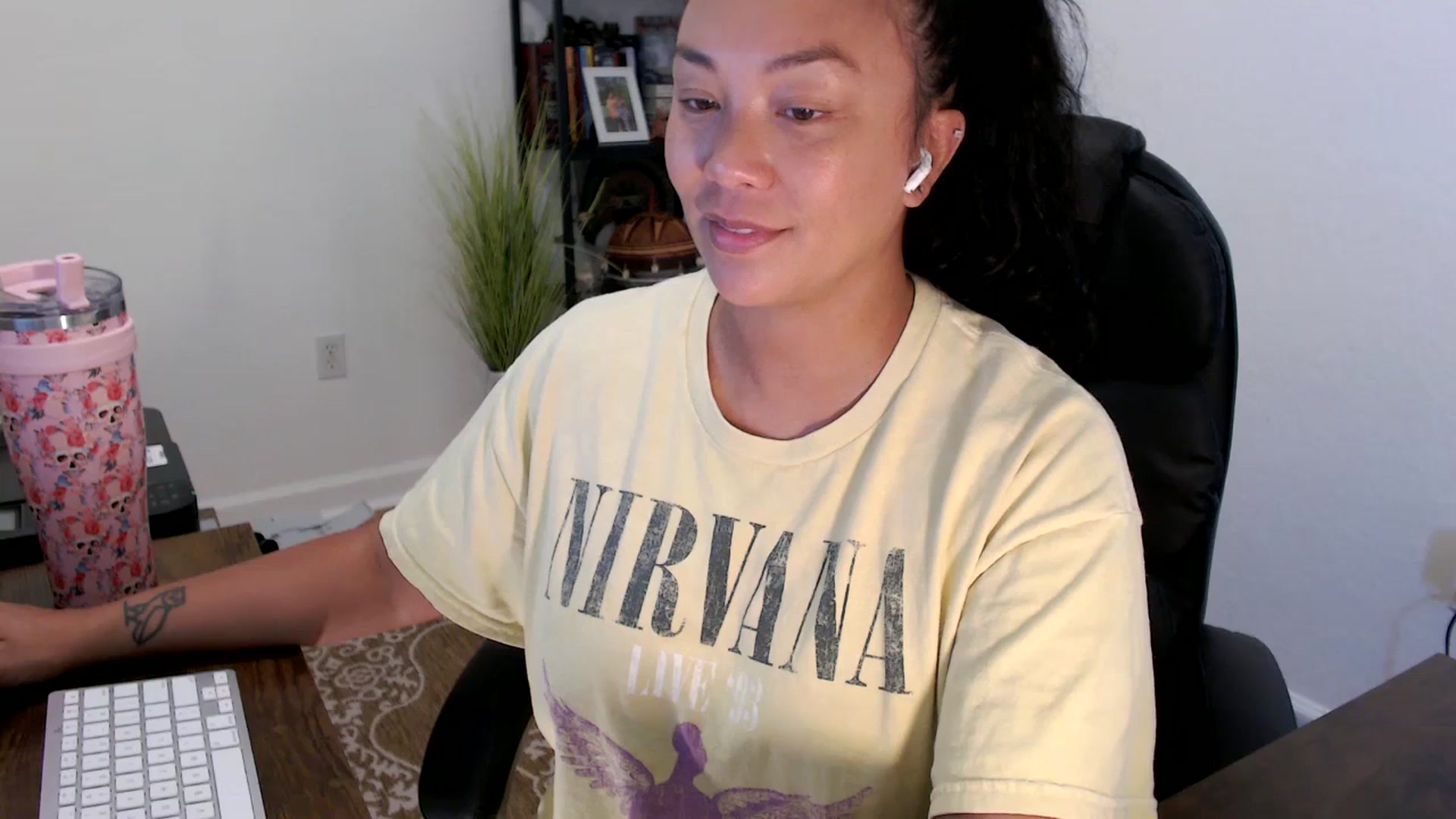 Gallery image thumbnail from MickaylaStar's myfreecams stream on, 09/05/2025, 17:17 image 19 of 20