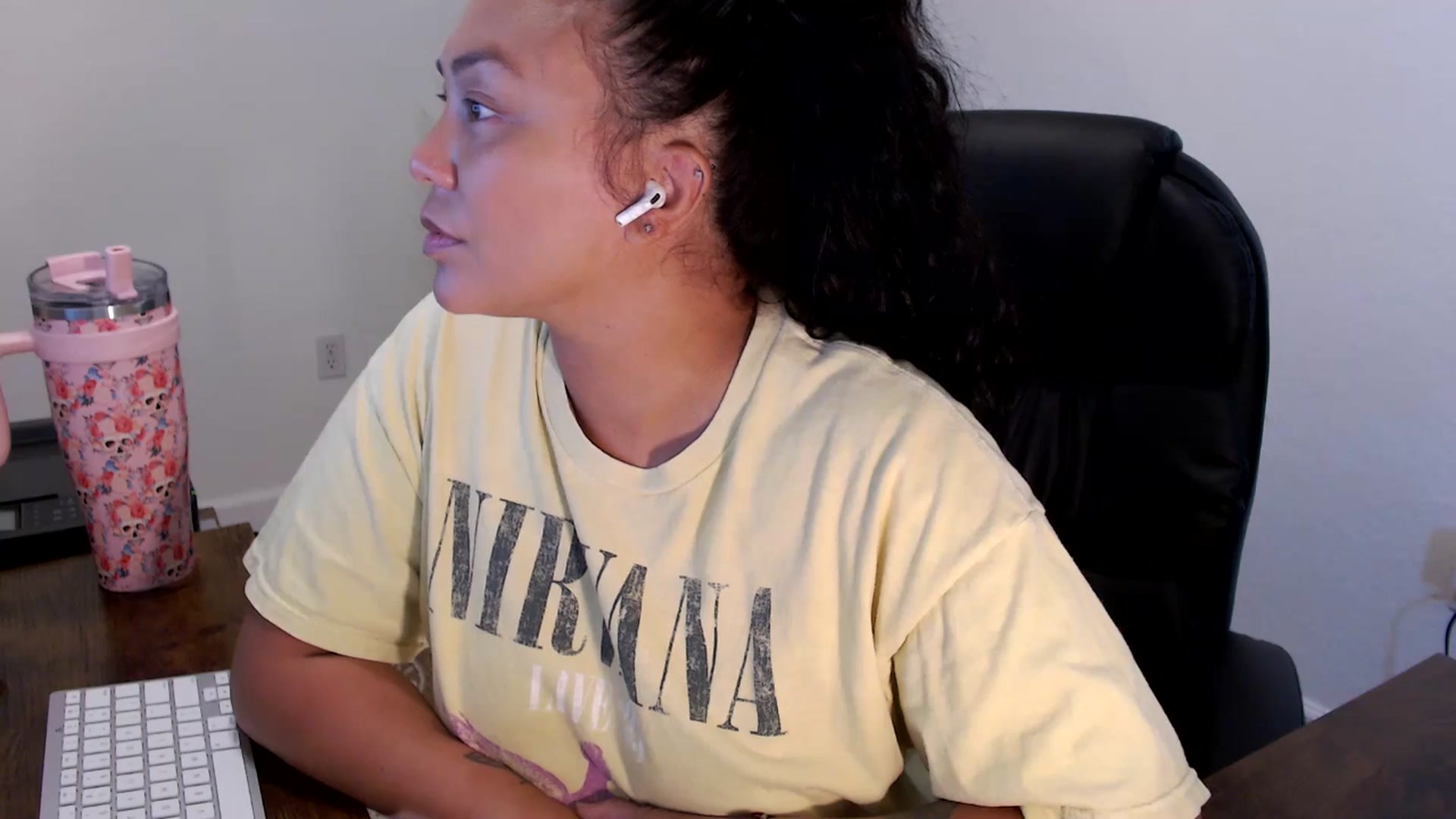 Gallery image thumbnail from MickaylaStar's myfreecams stream on, 09/05/2025, 17:17 image 17 of 20
