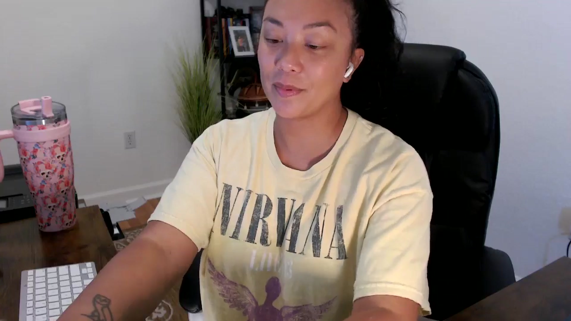 Gallery image thumbnail from MickaylaStar's myfreecams stream on, 09/05/2025, 17:17 image 15 of 20