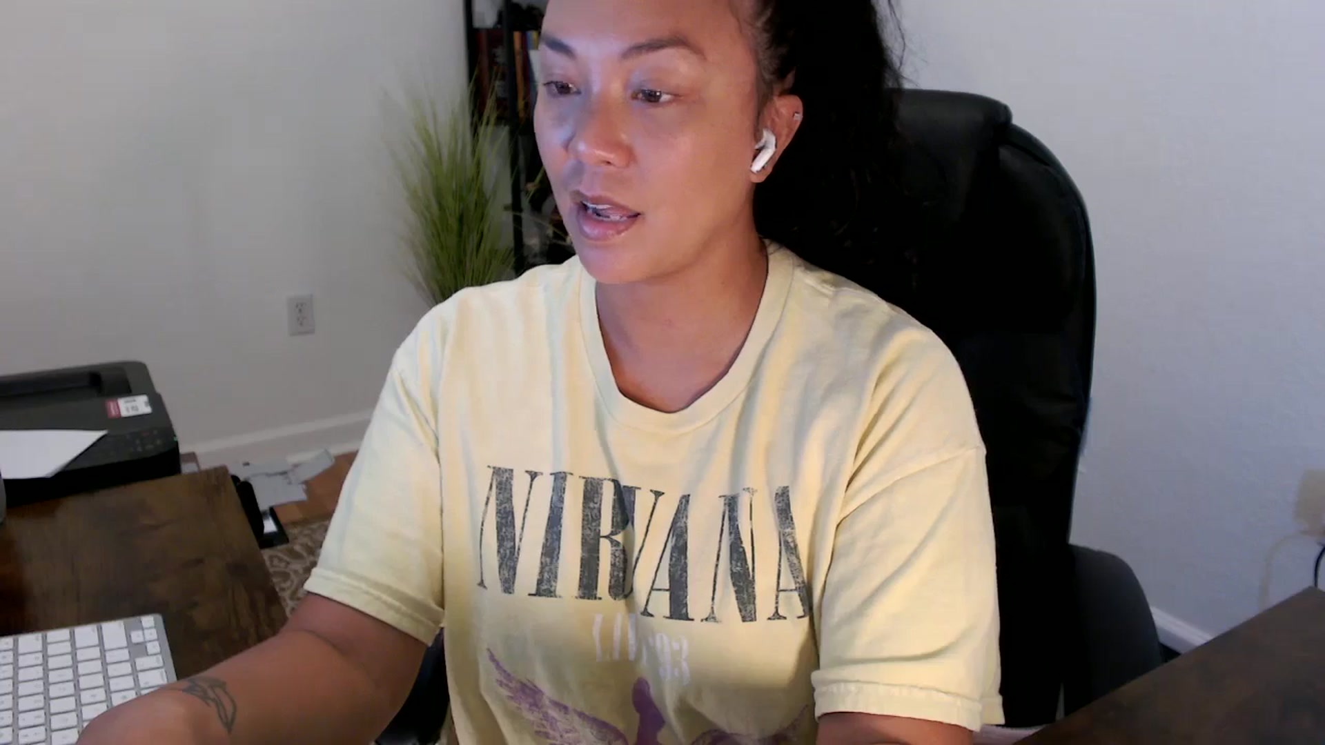 Gallery image thumbnail from MickaylaStar's myfreecams stream on, 09/05/2025, 18:01 image 3 of 20