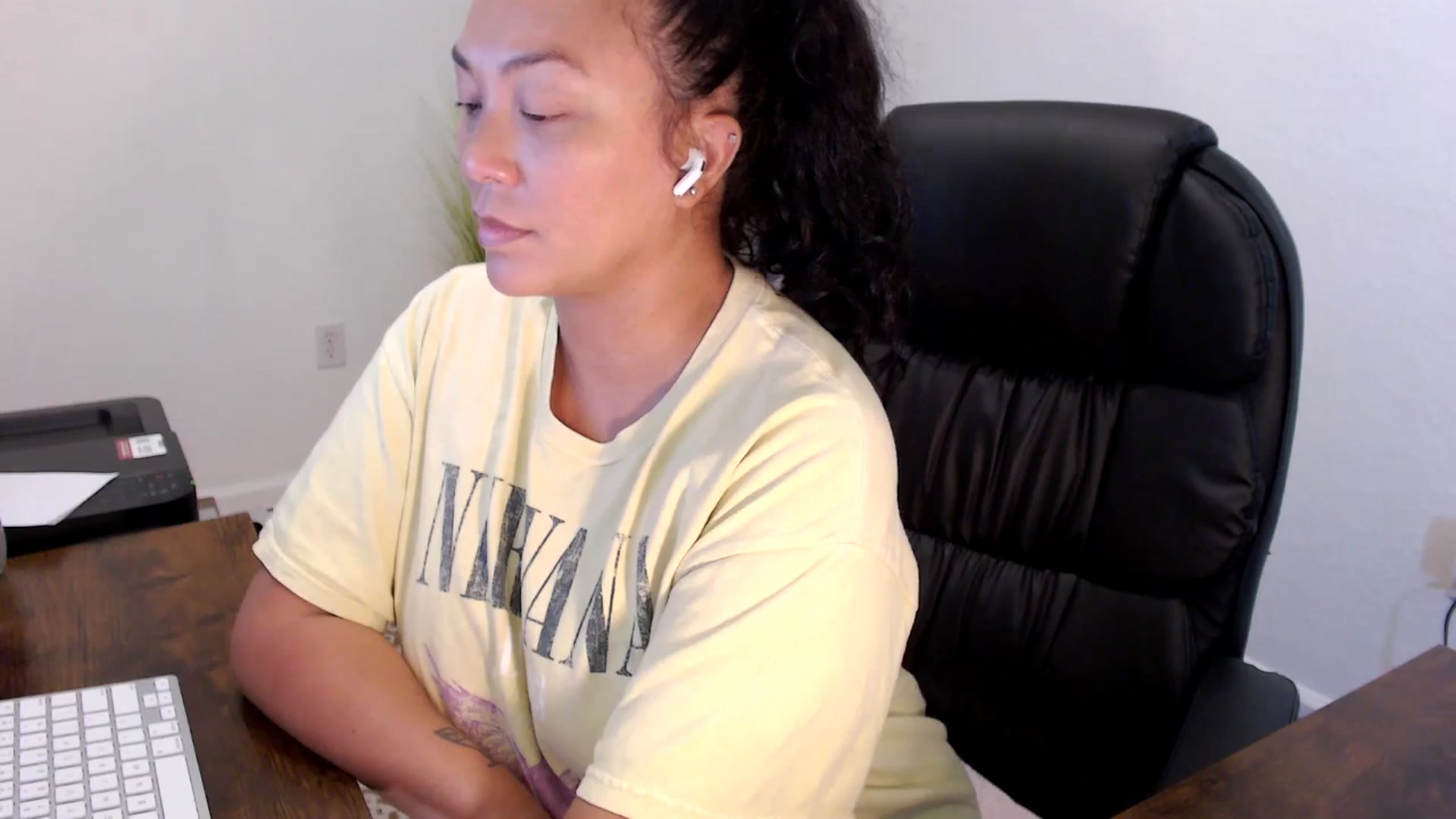 Gallery image thumbnail from MickaylaStar's myfreecams stream on, 09/05/2025, 18:01 image 7 of 20