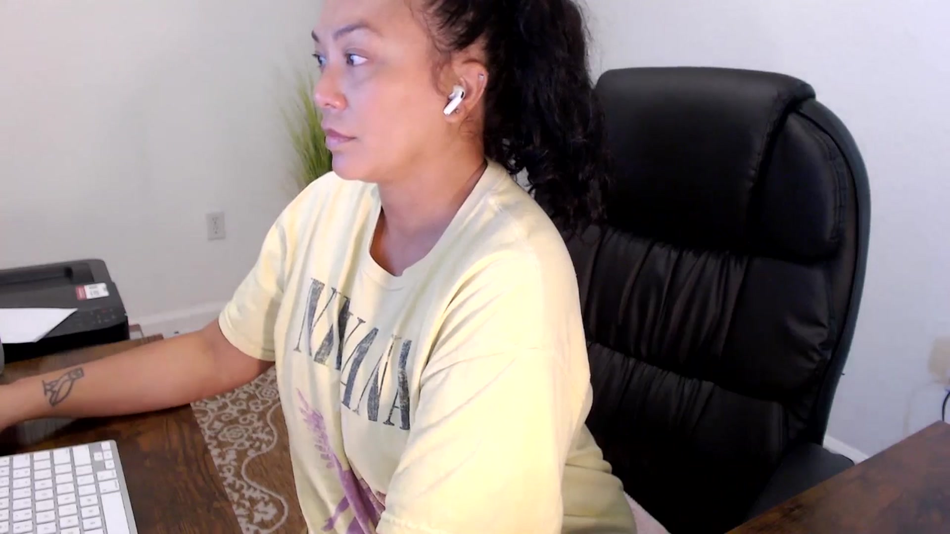 Gallery image thumbnail from MickaylaStar's myfreecams stream on, 09/05/2025, 18:01 image 8 of 20