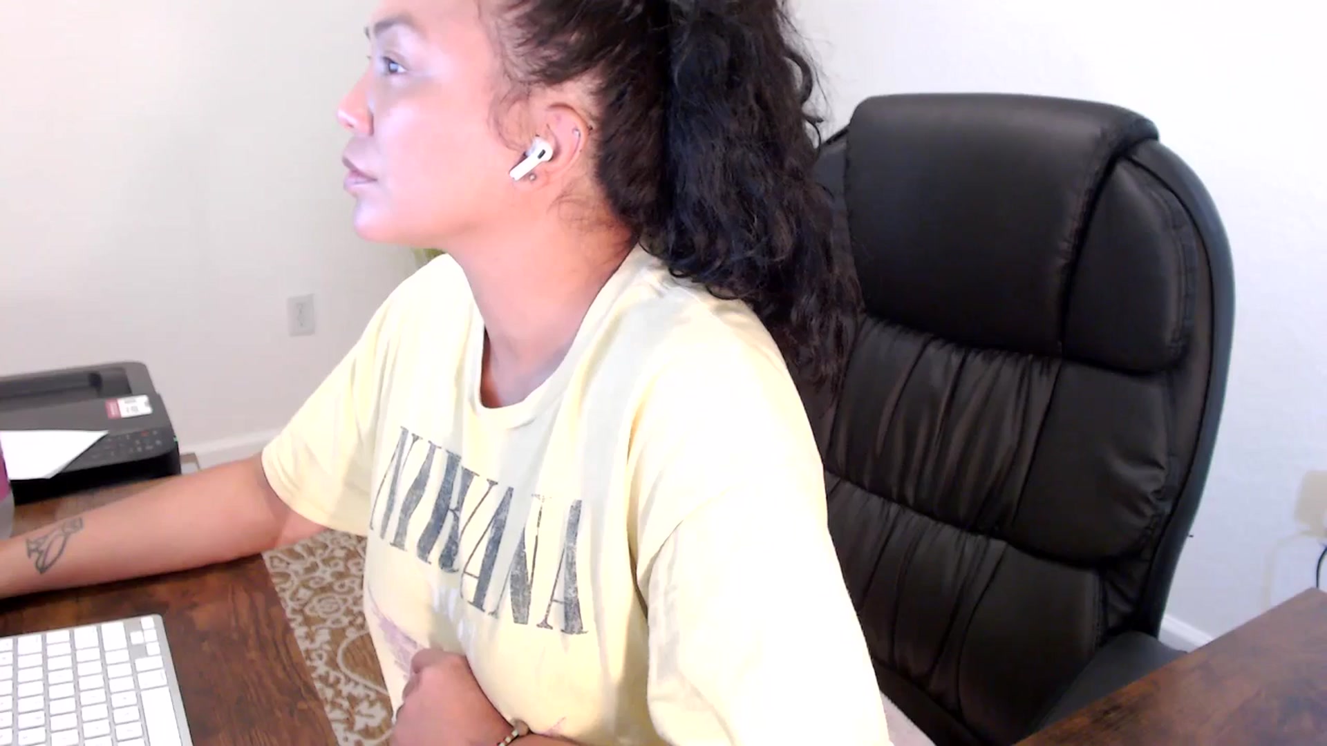 Gallery image thumbnail from MickaylaStar's myfreecams stream on, 09/05/2025, 18:01 image 18 of 20