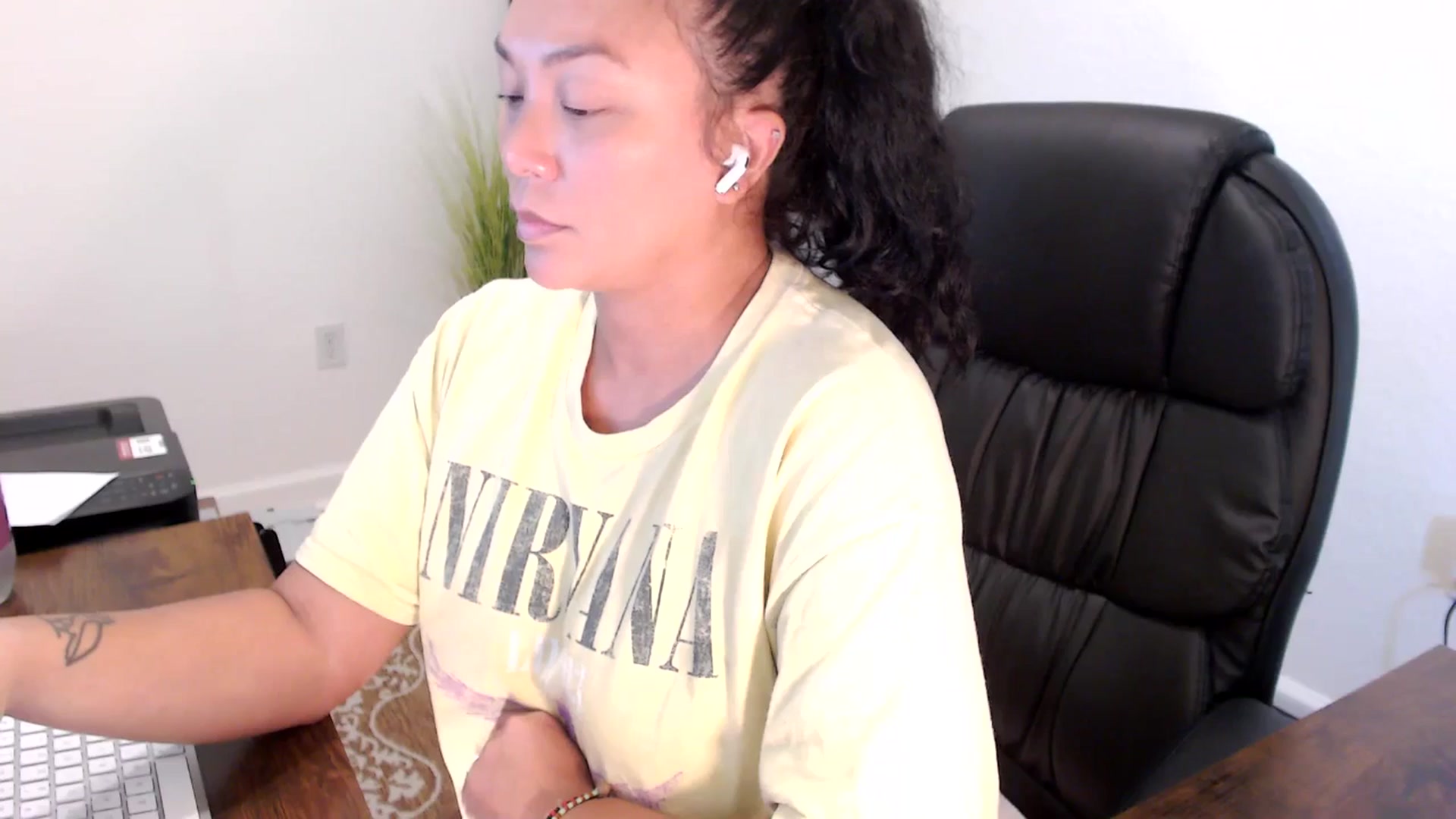 Gallery image thumbnail from MickaylaStar's myfreecams stream on, 09/05/2025, 18:01 image 19 of 20