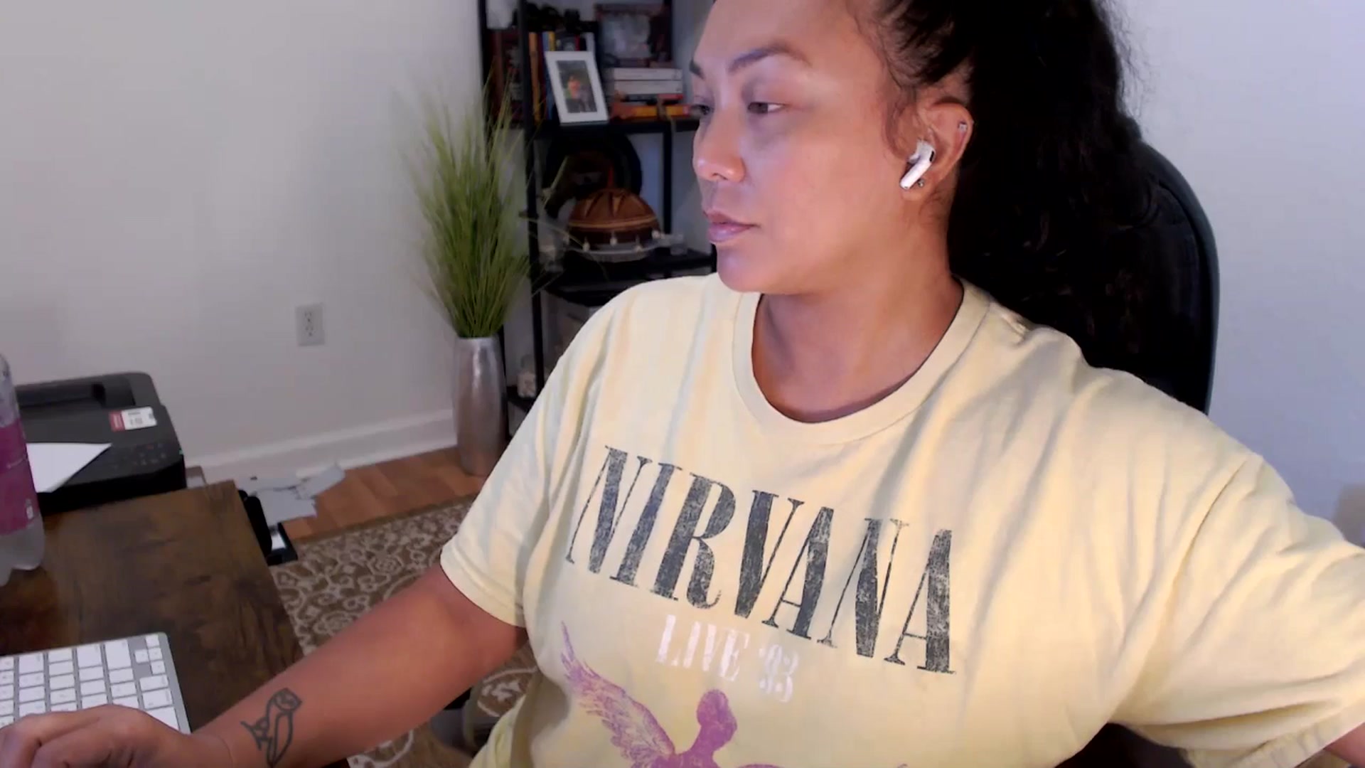 Gallery image thumbnail from MickaylaStar's myfreecams stream on, 09/05/2025, 18:01 image 14 of 20