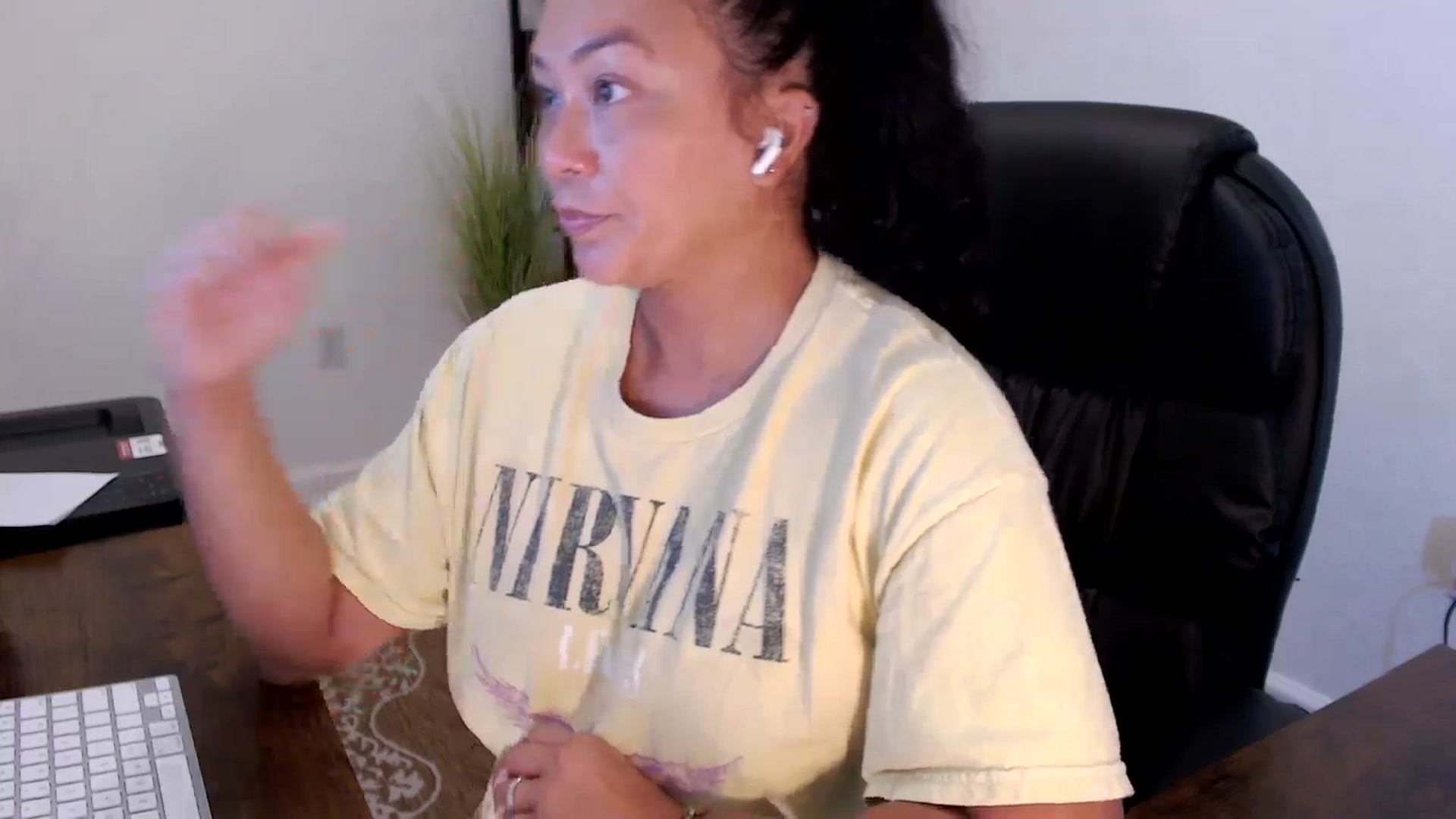 Gallery image thumbnail from MickaylaStar's myfreecams stream on, 09/05/2025, 18:01 image 15 of 20