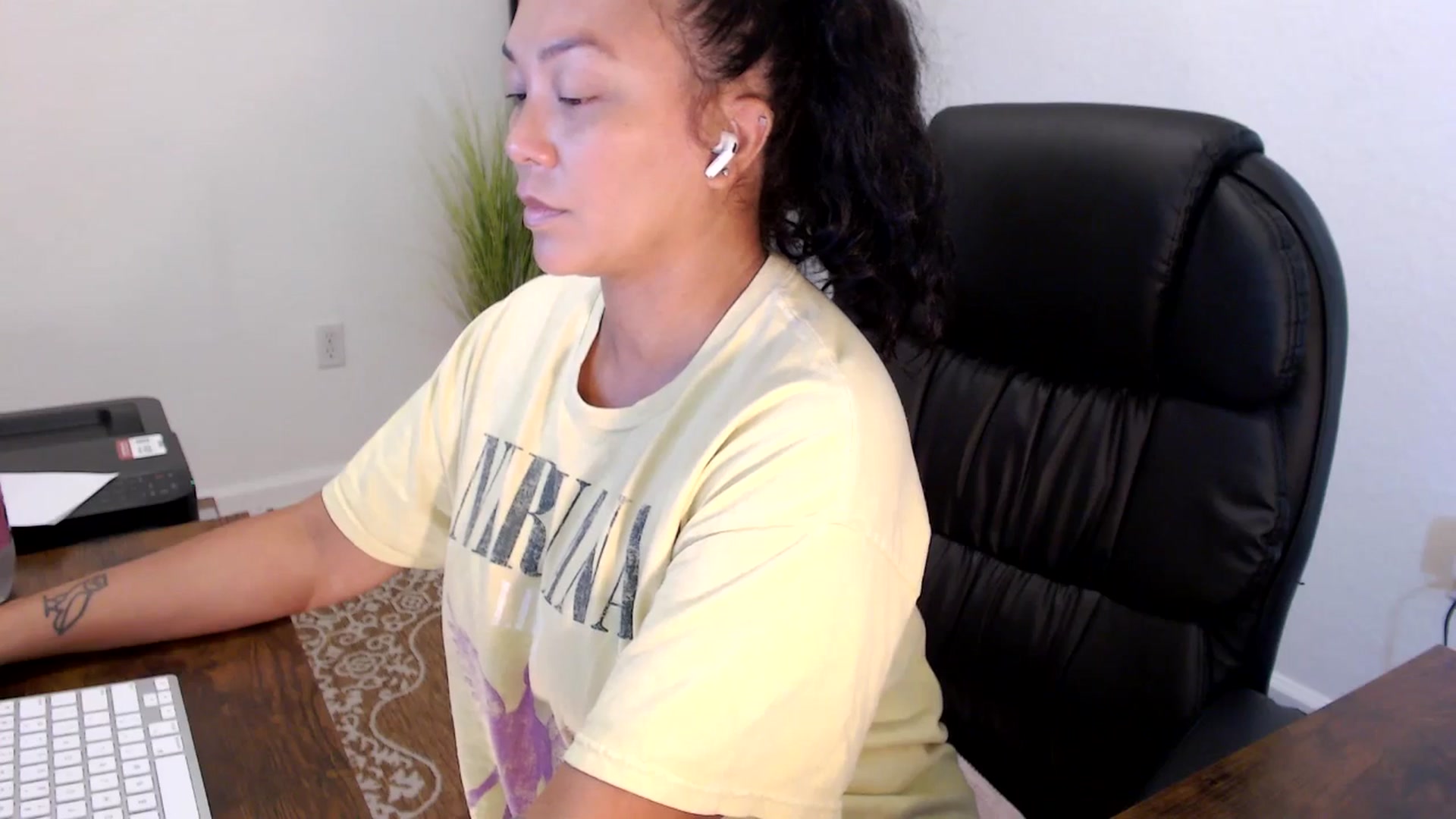 Gallery image thumbnail from MickaylaStar's myfreecams stream on, 09/05/2025, 18:01 image 16 of 20