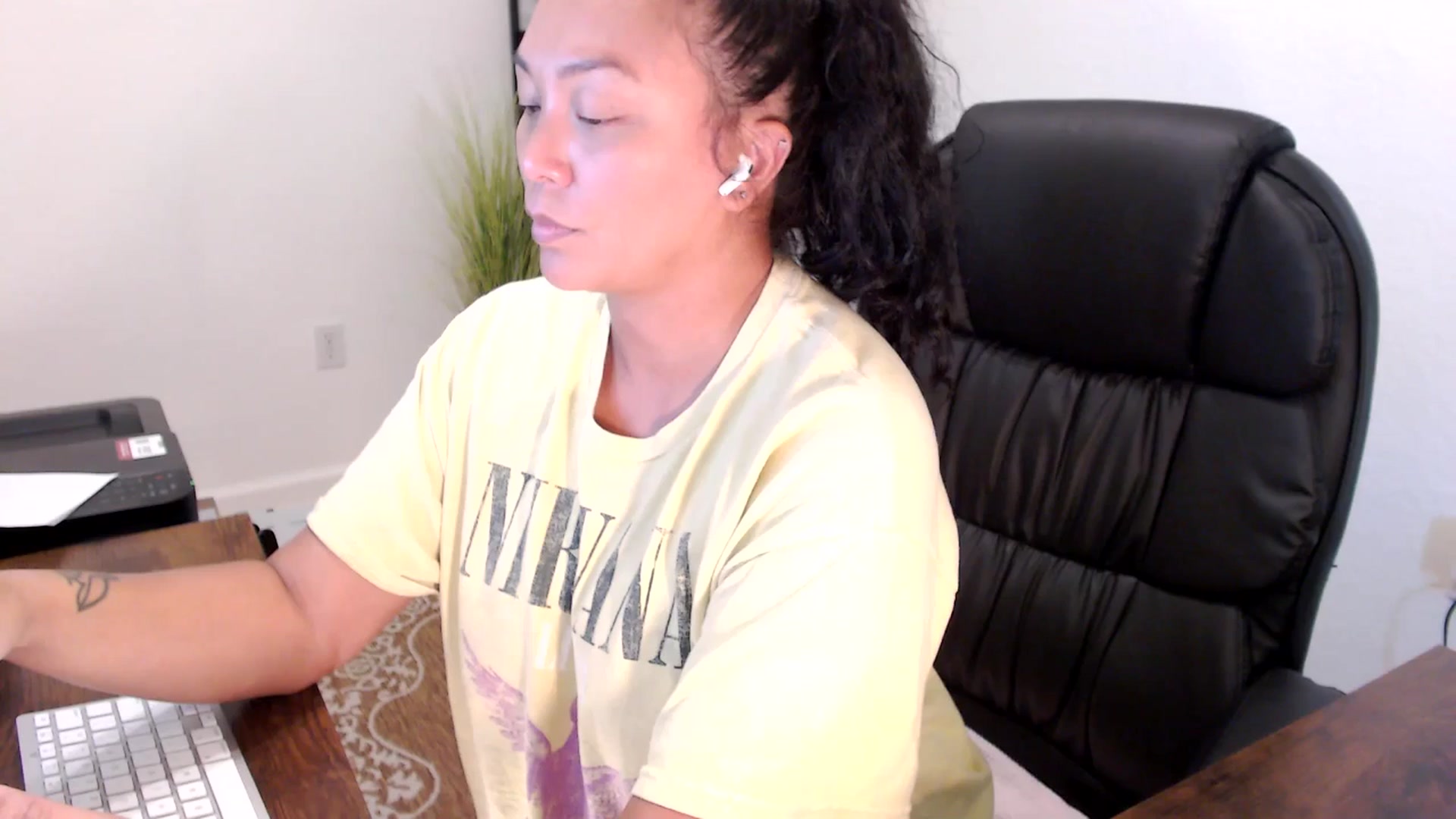 Gallery image thumbnail from MickaylaStar's myfreecams stream on, 09/05/2025, 19:37 image 14 of 20