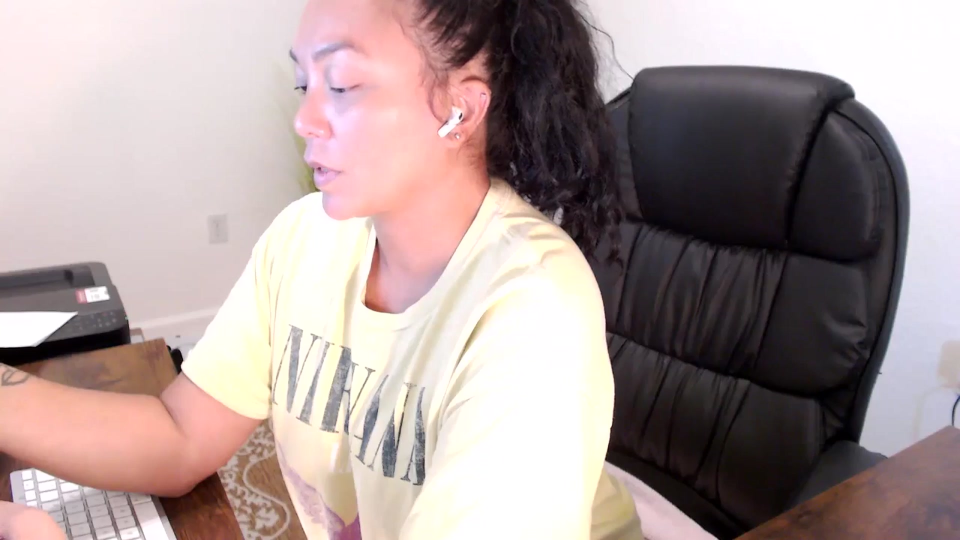 Gallery image thumbnail from MickaylaStar's myfreecams stream on, 09/05/2025, 19:37 image 15 of 20