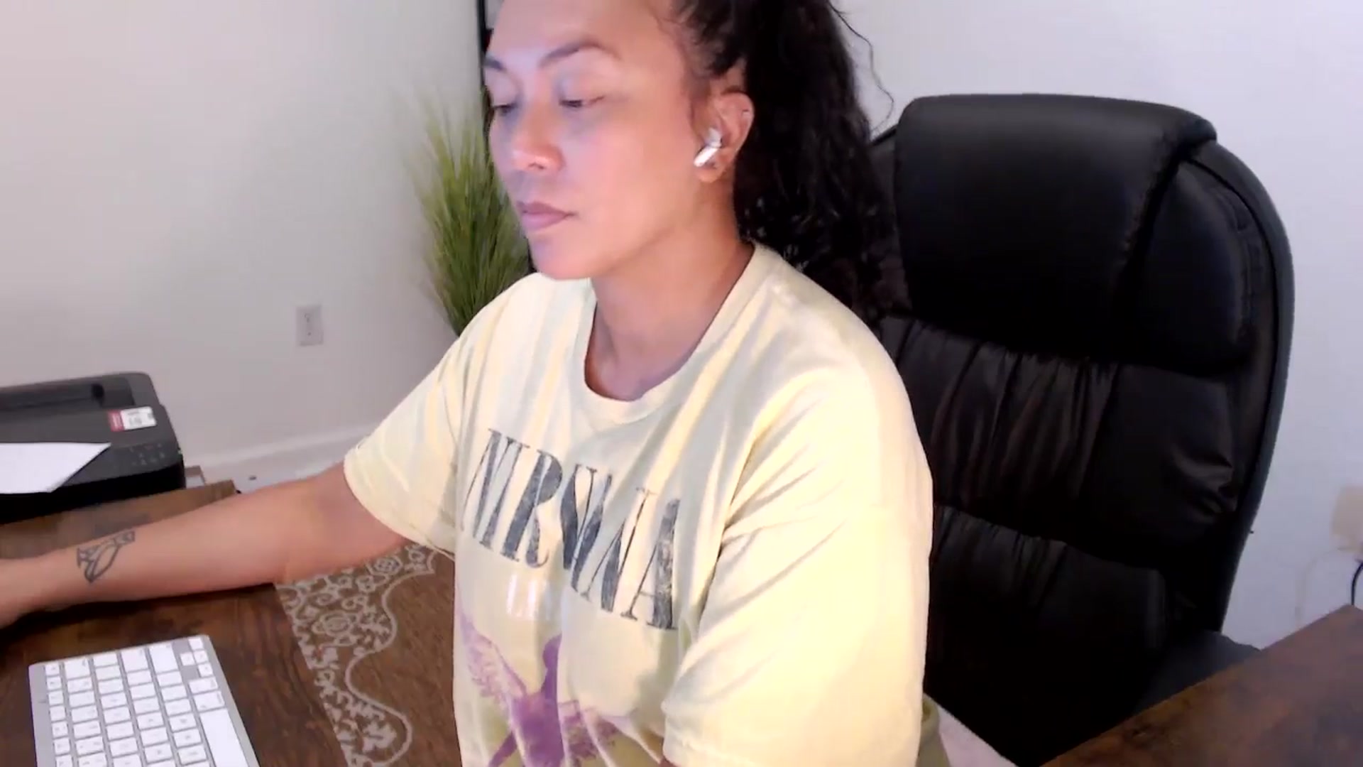 Gallery image thumbnail from MickaylaStar's myfreecams stream on, 09/05/2025, 19:37 image 10 of 20