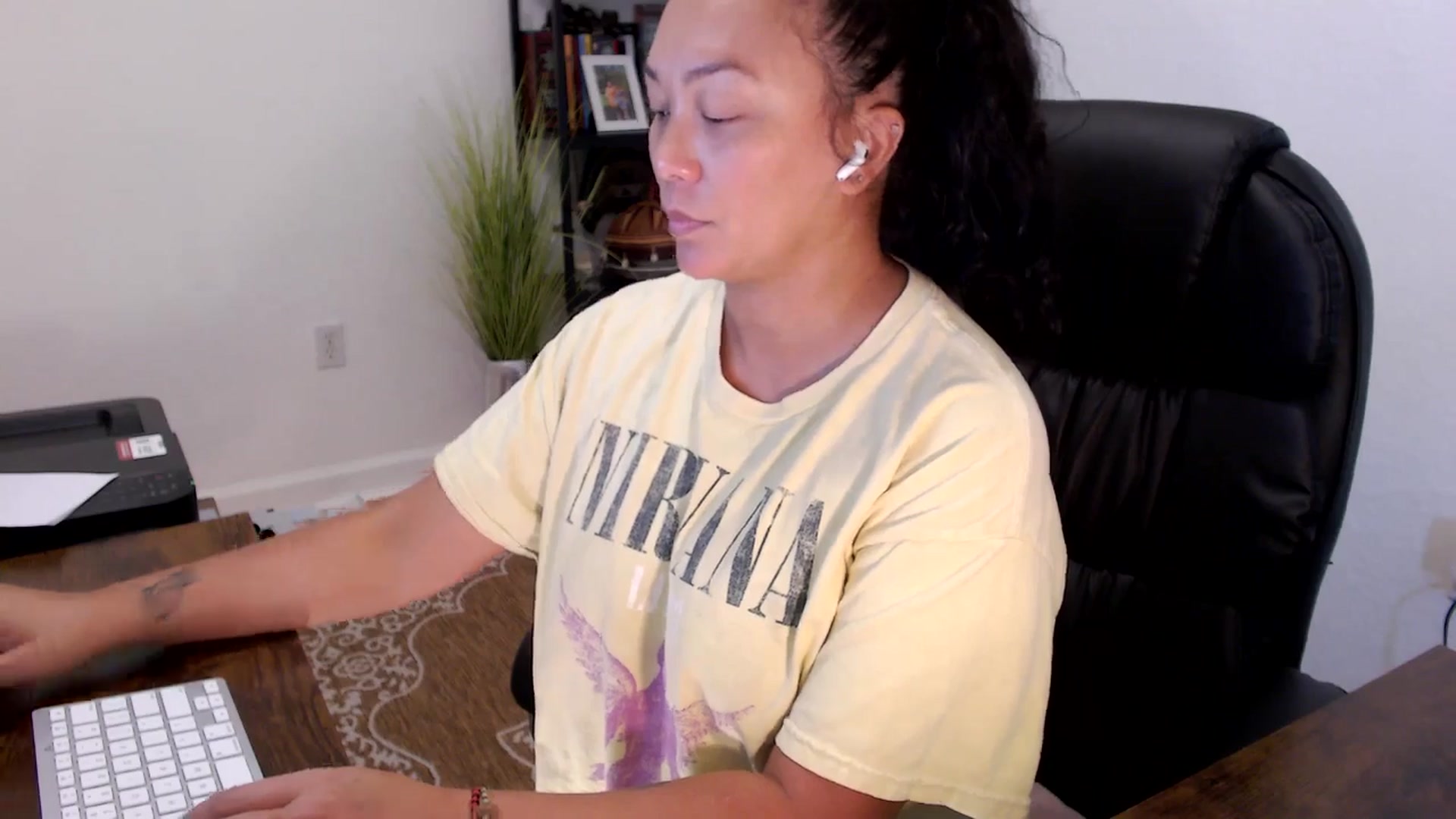 Gallery image thumbnail from MickaylaStar's myfreecams stream on, 09/05/2025, 19:37 image 7 of 20