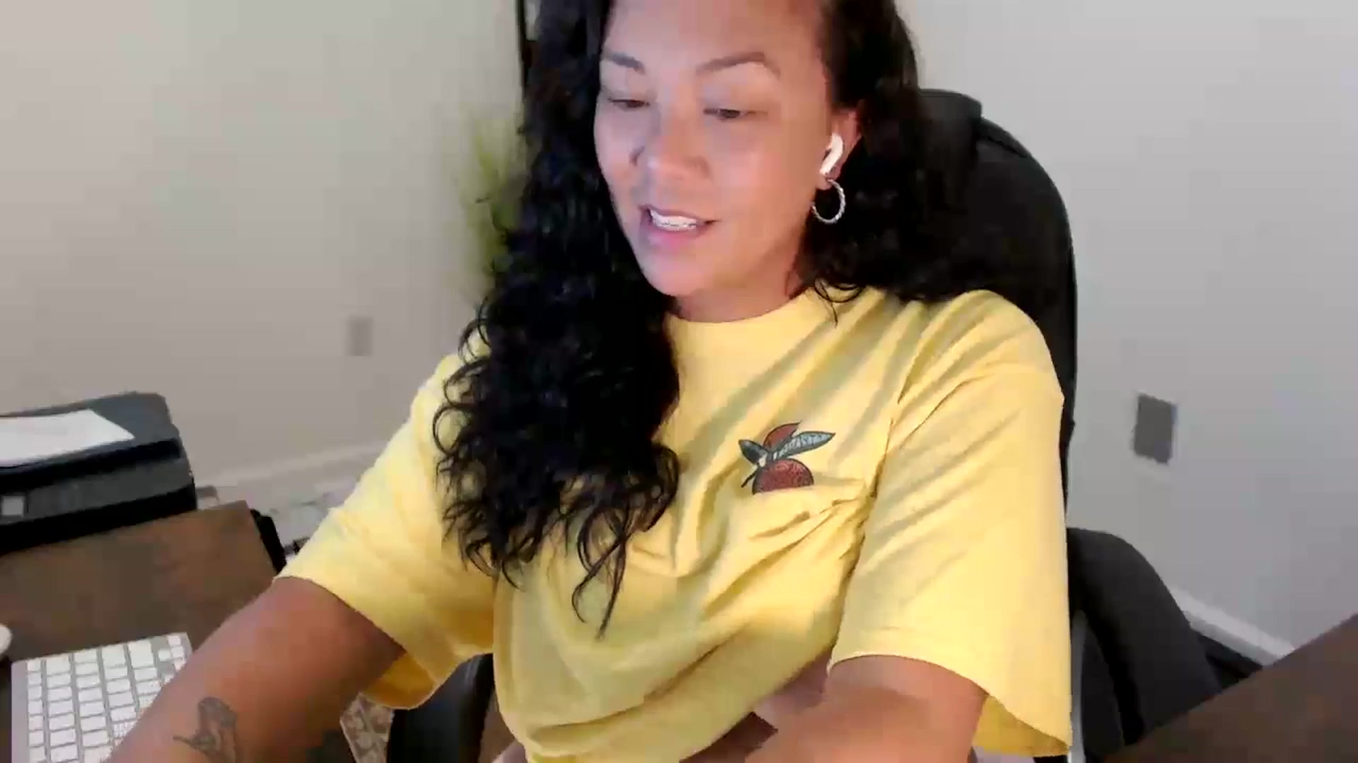 Gallery image thumbnail from MickaylaStar's myfreecams stream on, 09/08/2025, 15:17 image 6 of 20