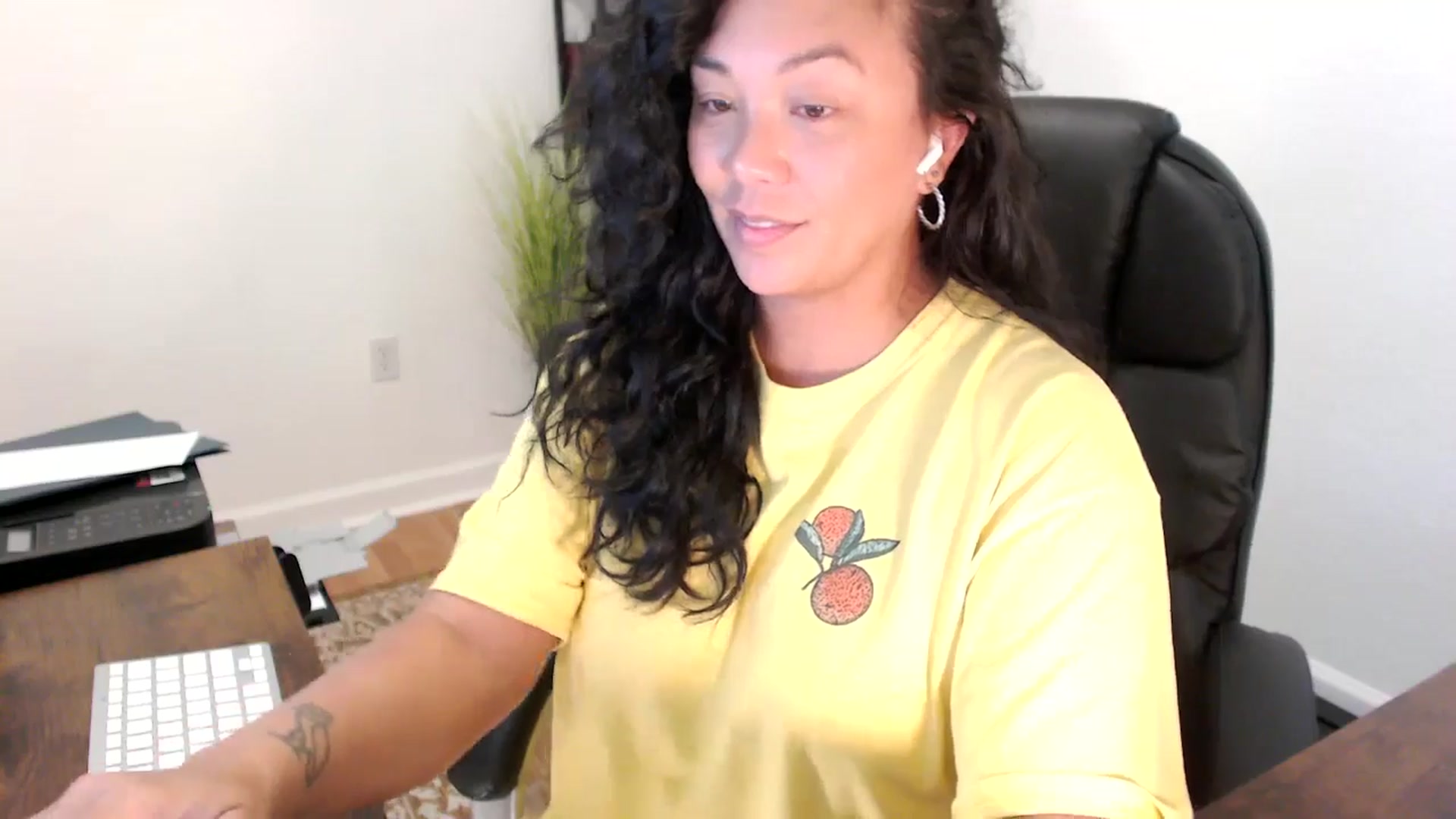 Gallery image thumbnail from MickaylaStar's myfreecams stream on, 09/08/2025, 17:46 image 13 of 20