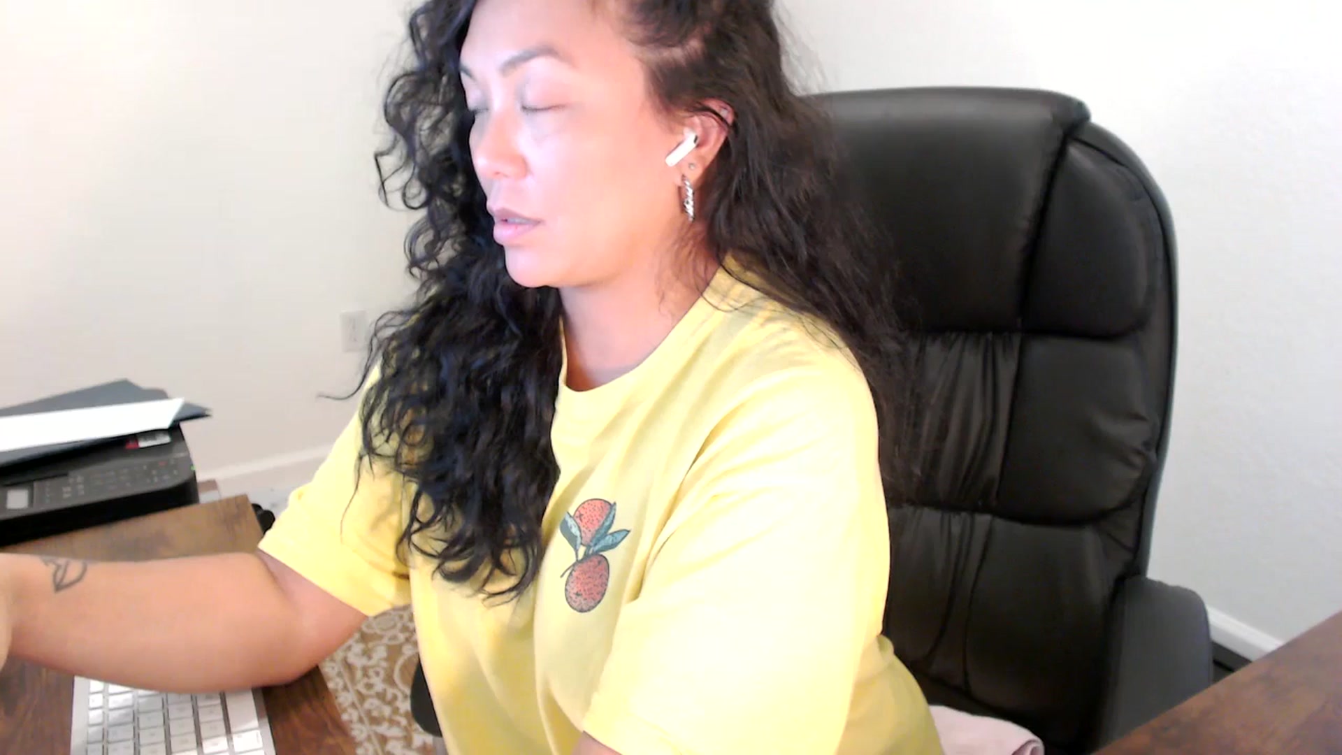 Gallery image thumbnail from MickaylaStar's myfreecams stream on, 09/08/2025, 17:46 image 17 of 20