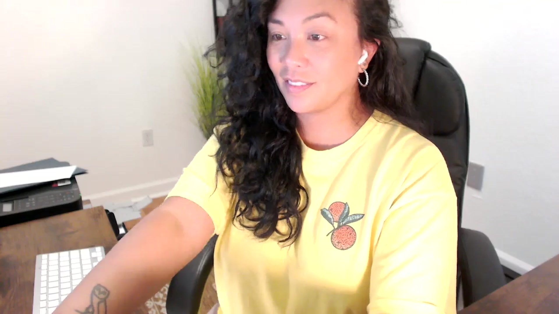 Gallery image thumbnail from MickaylaStar's myfreecams stream on, 09/08/2025, 17:46 image 11 of 20