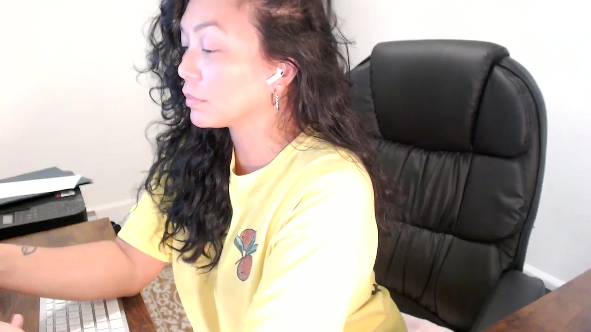 Gallery image thumbnail from MickaylaStar's myfreecams stream on, 09/08/2025, 17:46 image 10 of 20